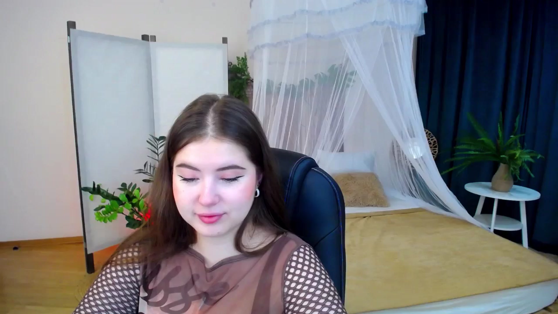 Gallery image thumbnail from AdmireMyEyes's myfreecams stream on, 10/23/2024, 19:48 image 3 of 20