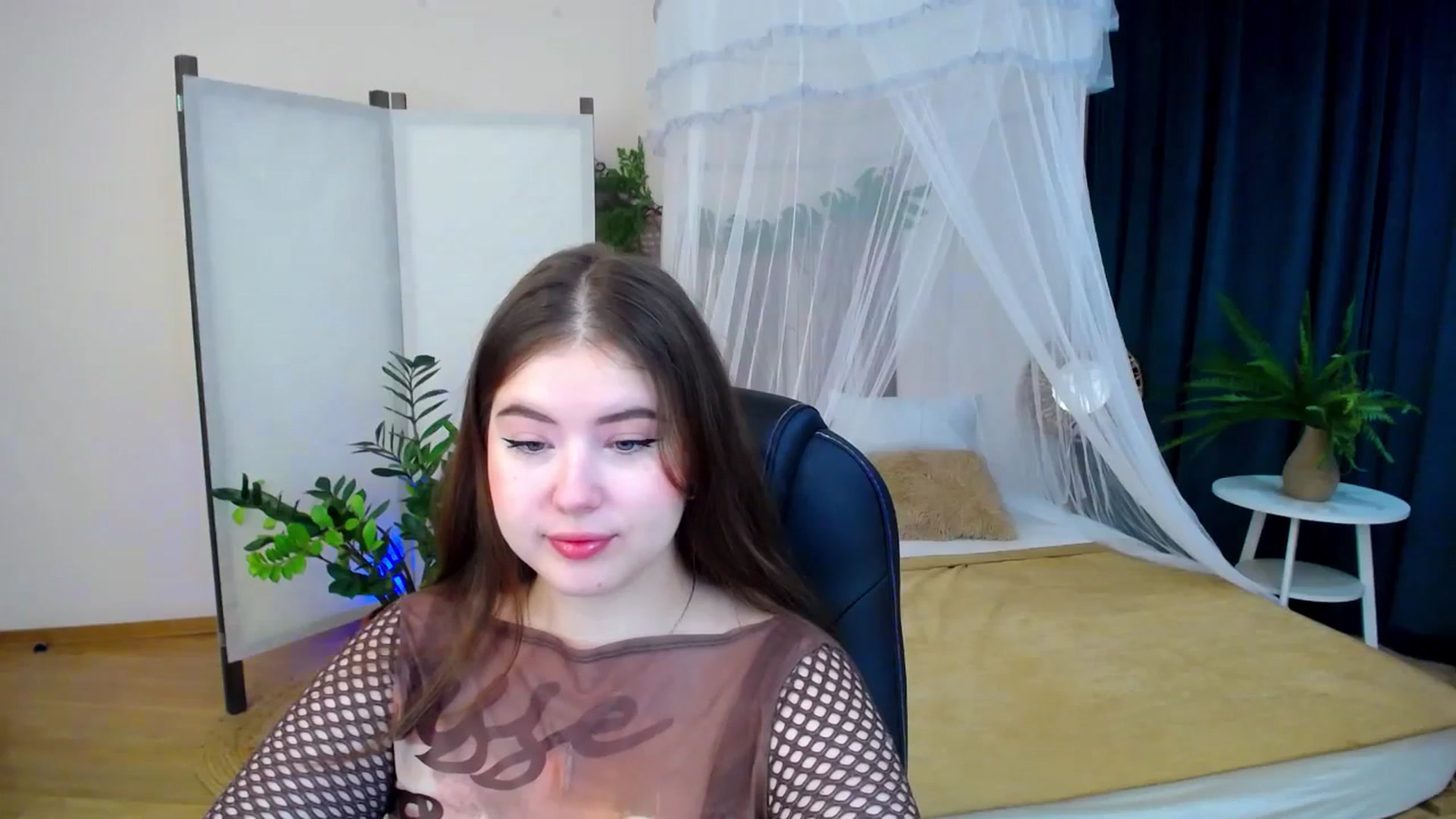 Gallery image thumbnail from AdmireMyEyes's myfreecams stream on, 10/23/2024, 19:48 image 10 of 20