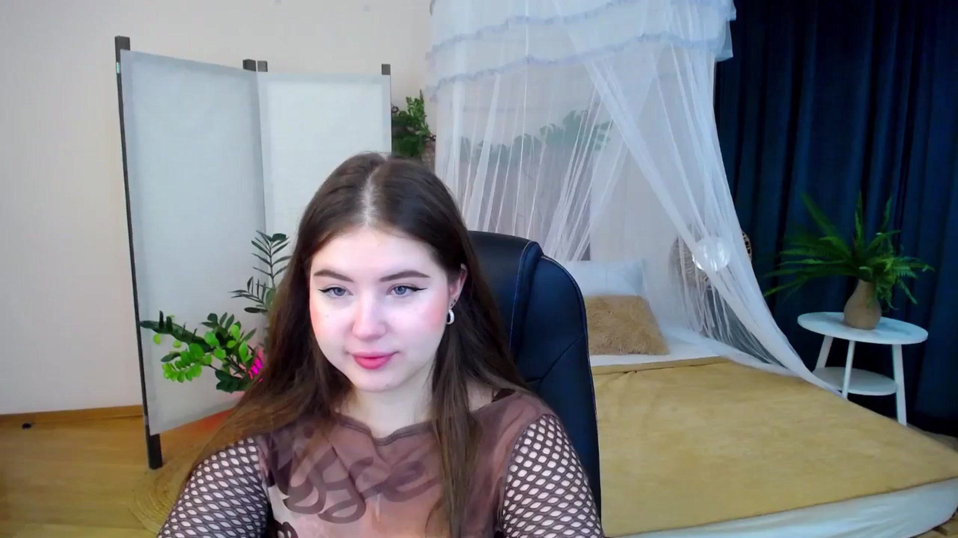 Gallery image thumbnail from AdmireMyEyes's myfreecams stream on, 10/23/2024, 19:48 image 6 of 20