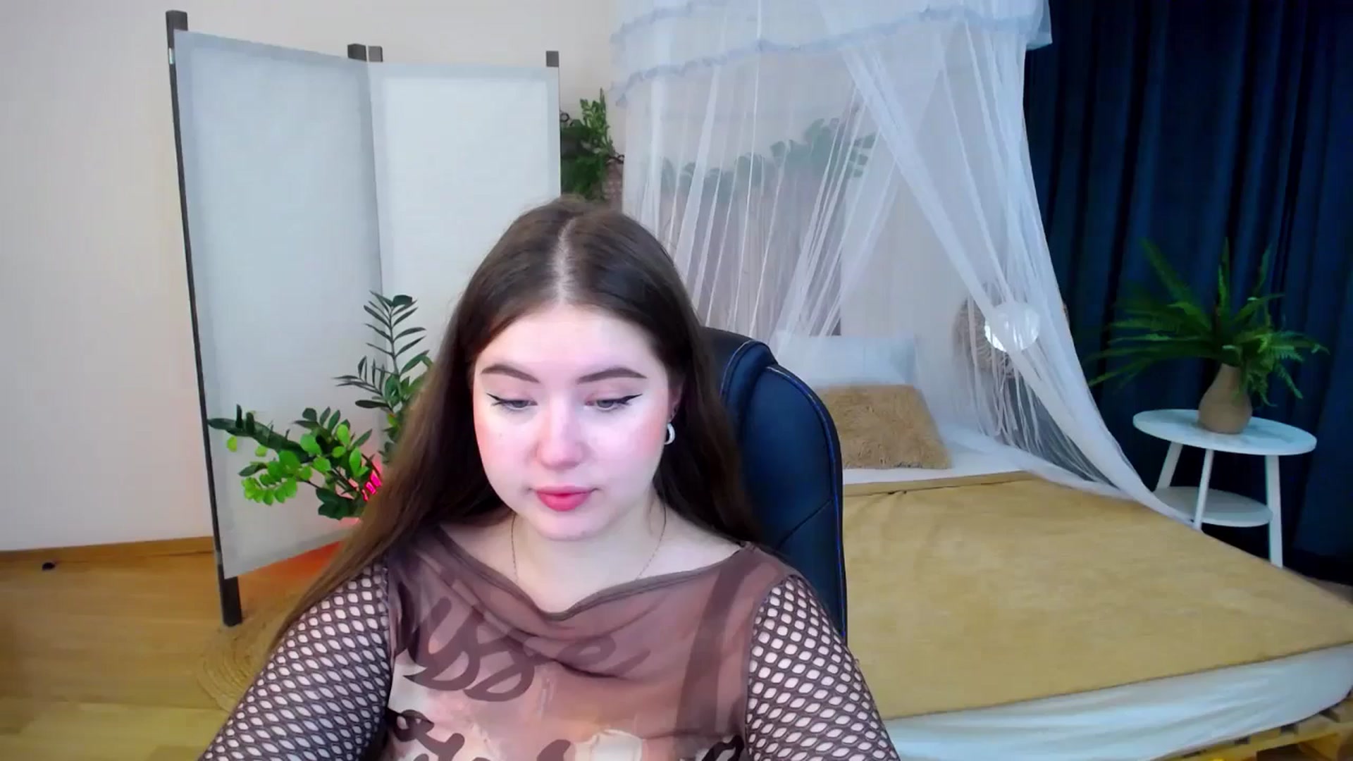 Gallery image thumbnail from AdmireMyEyes's myfreecams stream on, 10/23/2024, 21:03 image 1 of 20