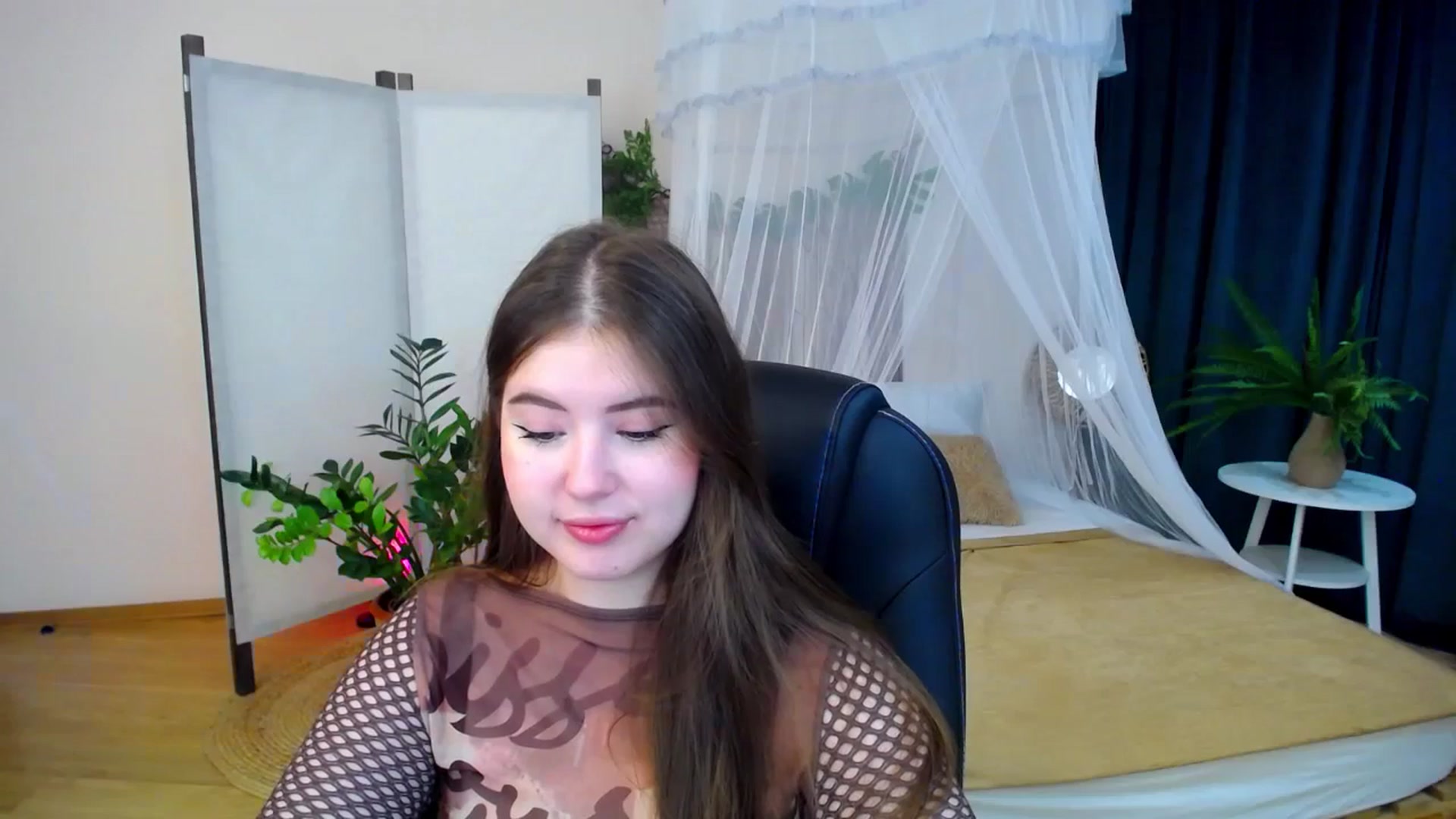 Gallery image thumbnail from AdmireMyEyes's myfreecams stream on, 10/23/2024, 21:03 image 18 of 20