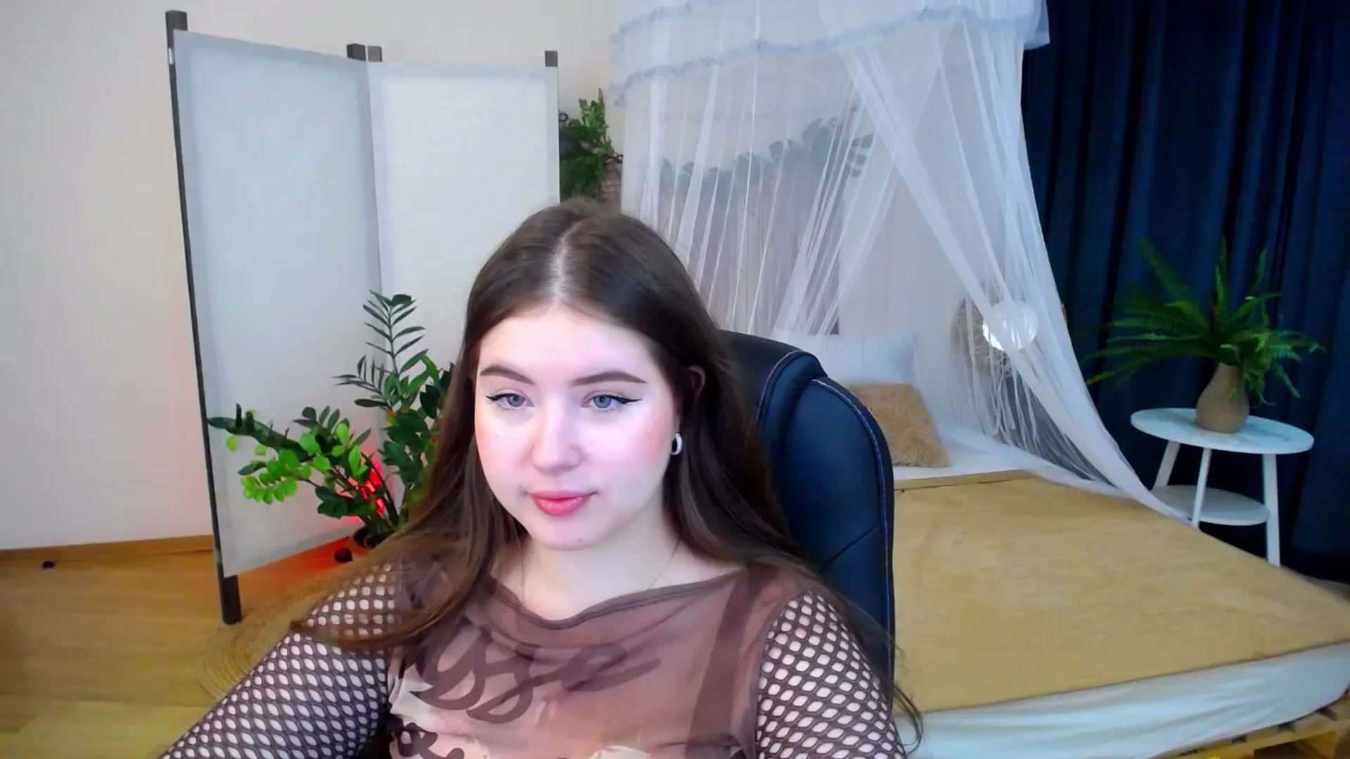 Gallery image thumbnail from AdmireMyEyes's myfreecams stream on, 10/23/2024, 21:03 image 4 of 20