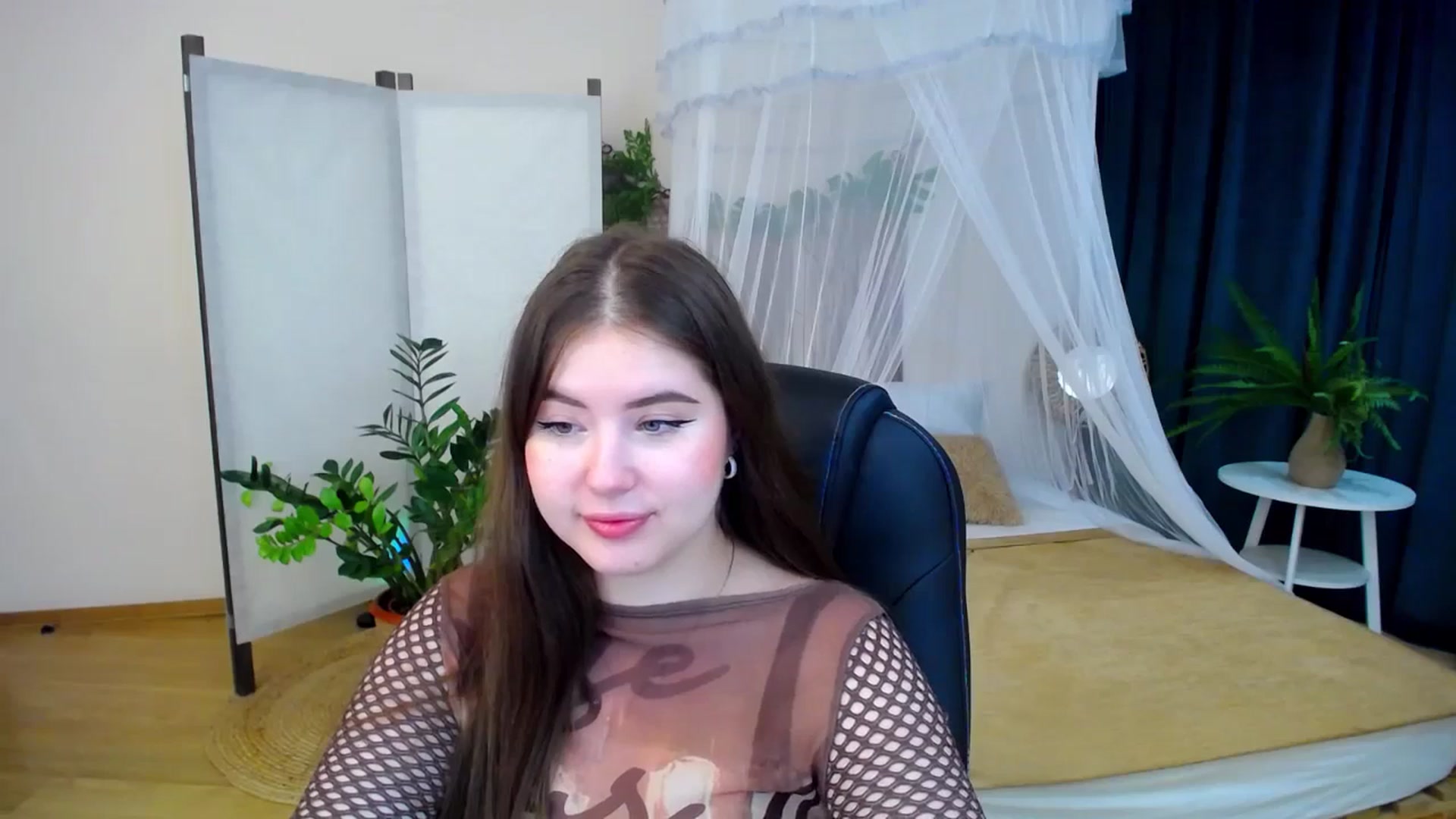 Gallery image thumbnail from AdmireMyEyes's myfreecams stream on, 10/23/2024, 21:03 image 19 of 20