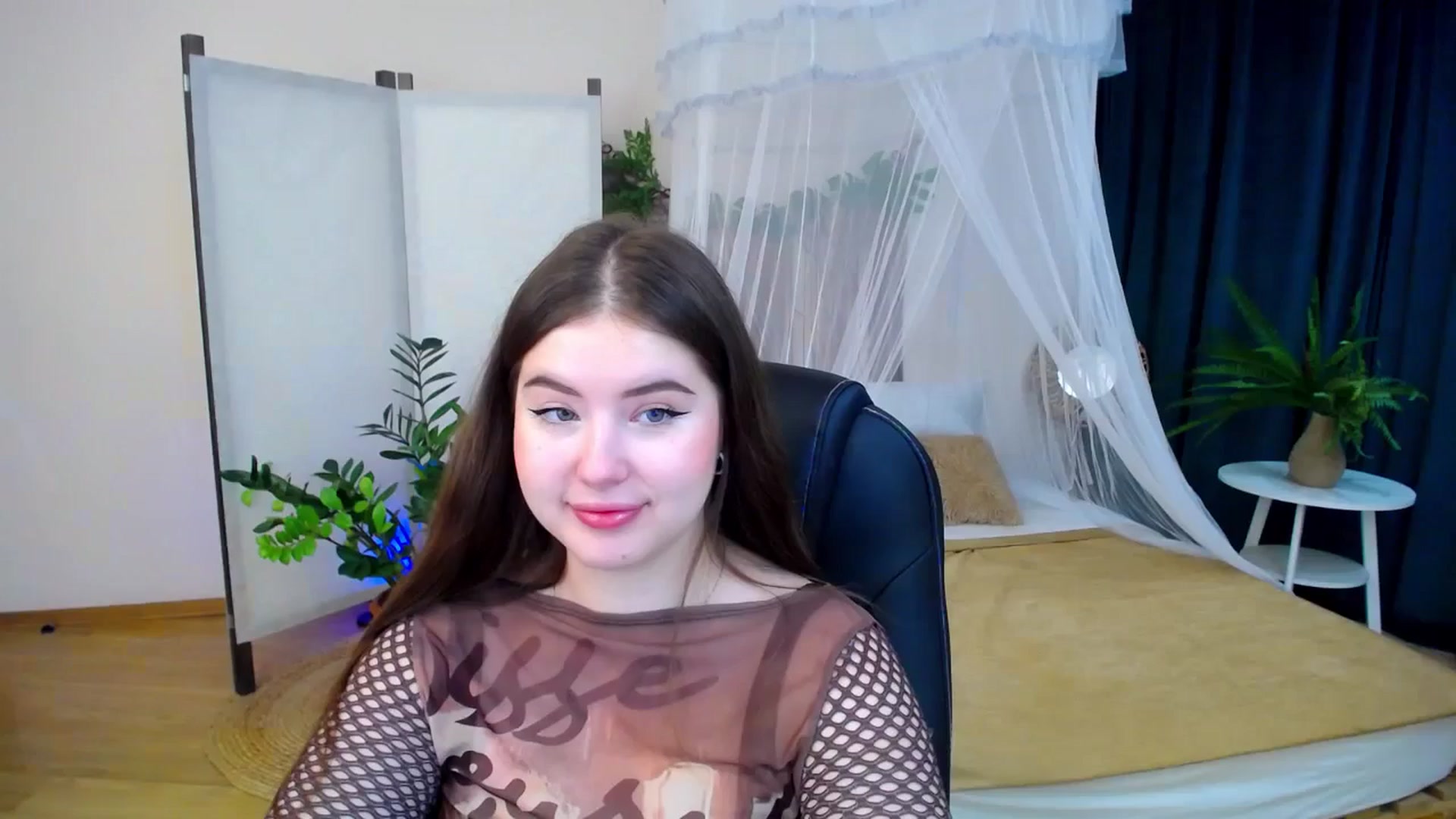 Gallery image thumbnail from AdmireMyEyes's myfreecams stream on, 10/23/2024, 21:03 image 15 of 20