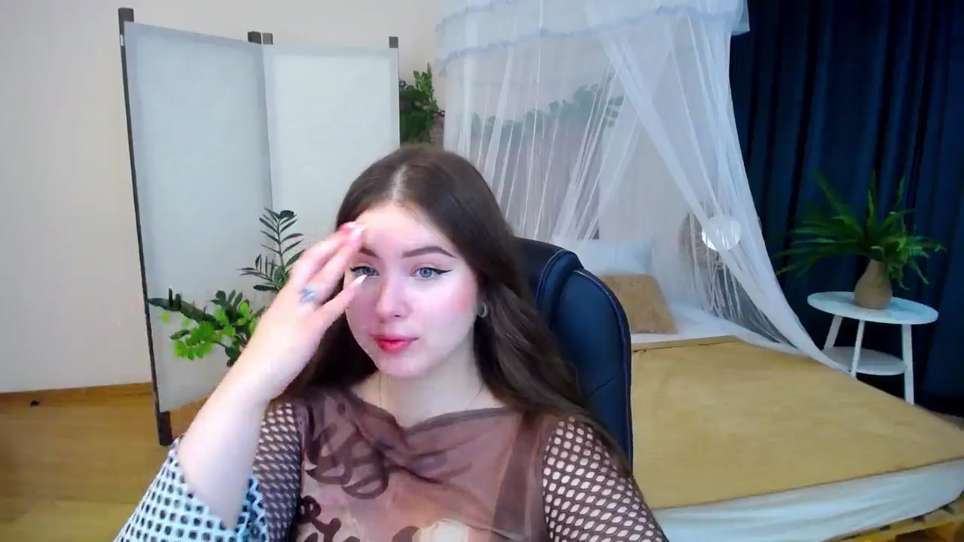 Gallery image thumbnail from AdmireMyEyes's myfreecams stream on, 10/23/2024, 21:03 image 3 of 20