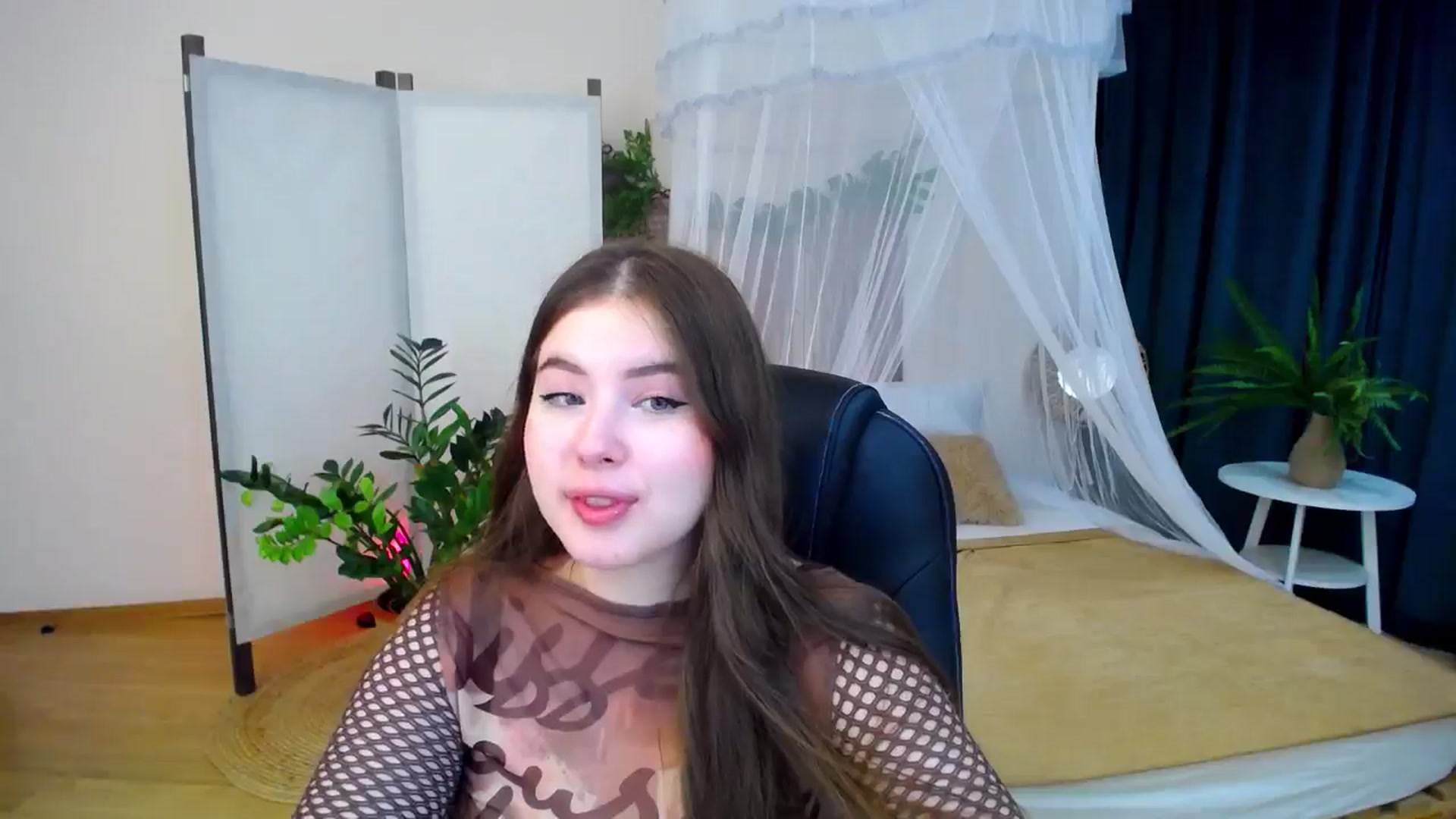 Gallery image thumbnail from AdmireMyEyes's myfreecams stream on, 10/23/2024, 21:03 image 17 of 20