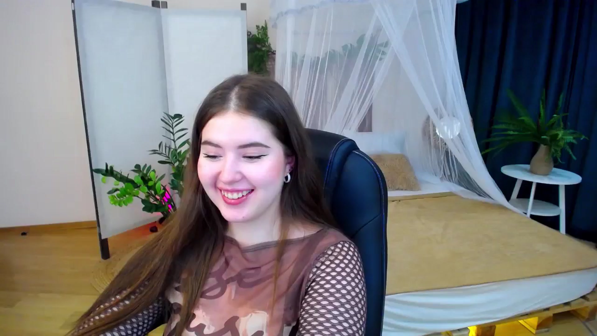 Gallery image thumbnail from AdmireMyEyes's myfreecams stream on, 10/23/2024, 23:47 image 6 of 20