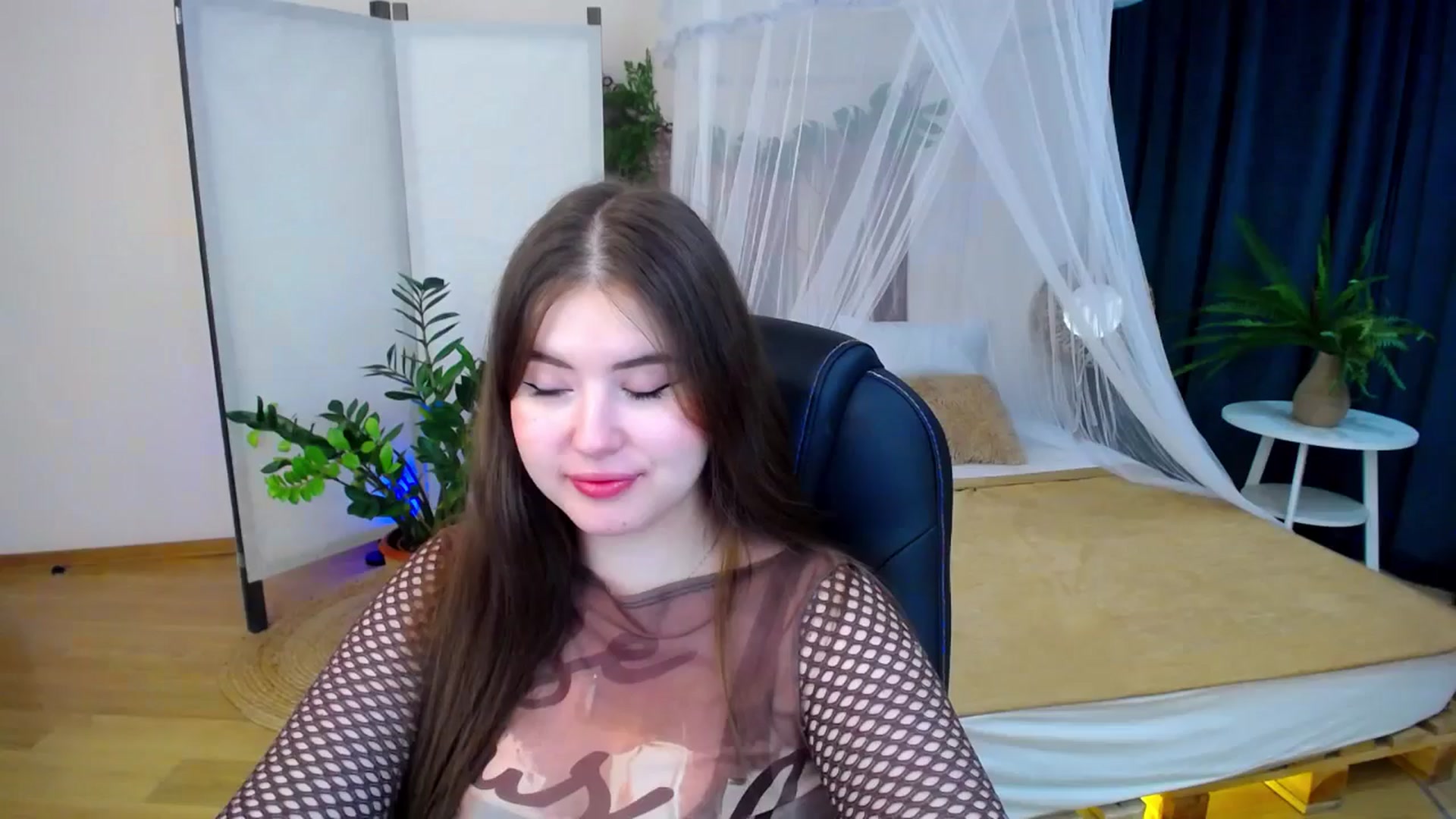 Gallery image thumbnail from AdmireMyEyes's myfreecams stream on, 10/23/2024, 23:47 image 1 of 20