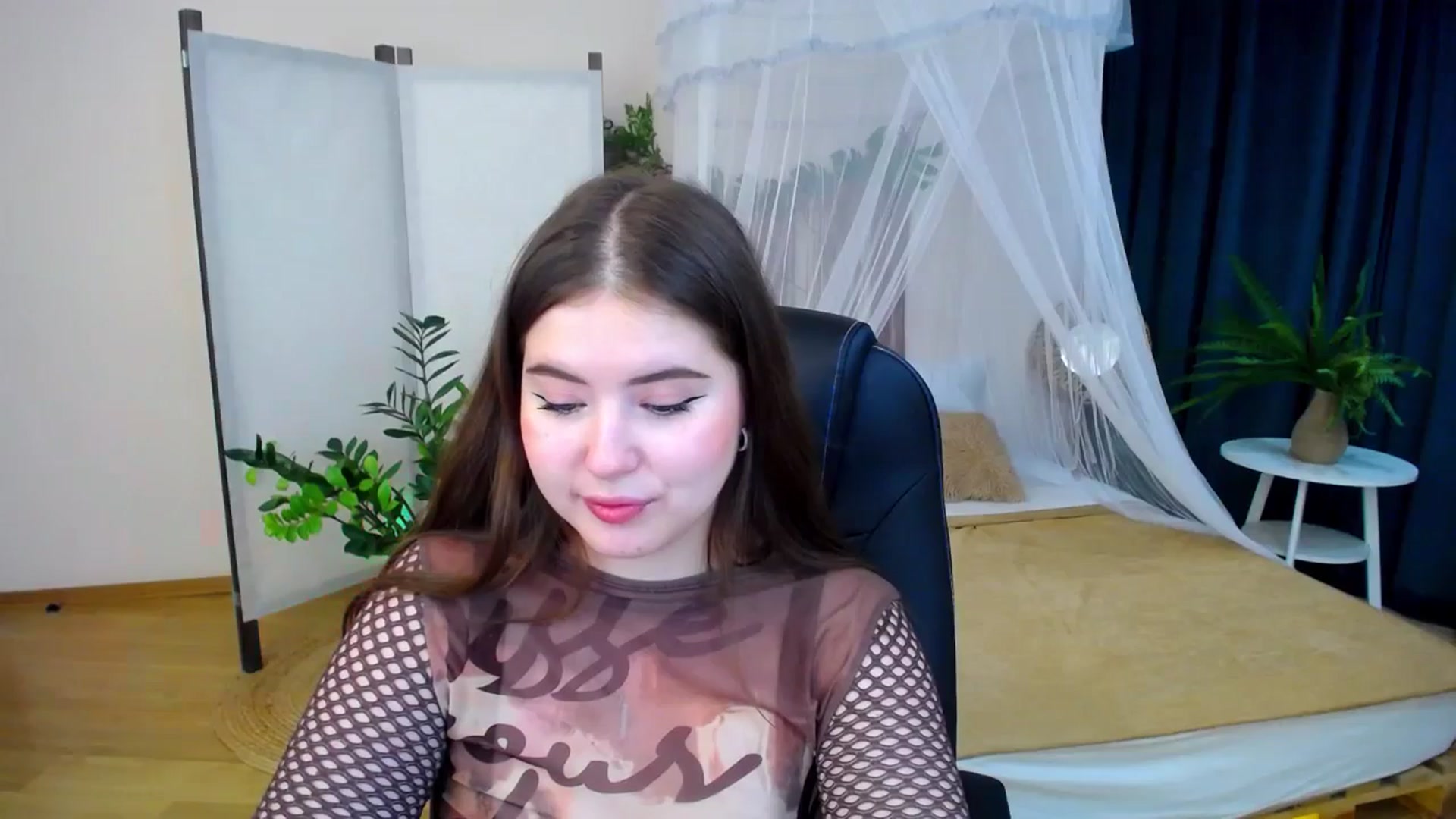 Gallery image thumbnail from AdmireMyEyes's myfreecams stream on, 10/23/2024, 23:47 image 19 of 20
