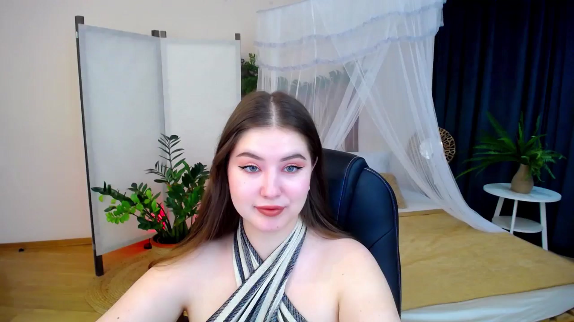 Gallery image thumbnail from AdmireMyEyes's myfreecams stream on, 10/24/2024, 19:46 image 12 of 20