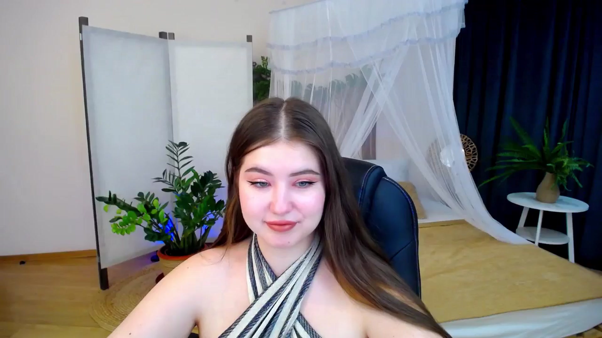 Gallery image thumbnail from AdmireMyEyes's myfreecams stream on, 10/24/2024, 19:46 image 18 of 20