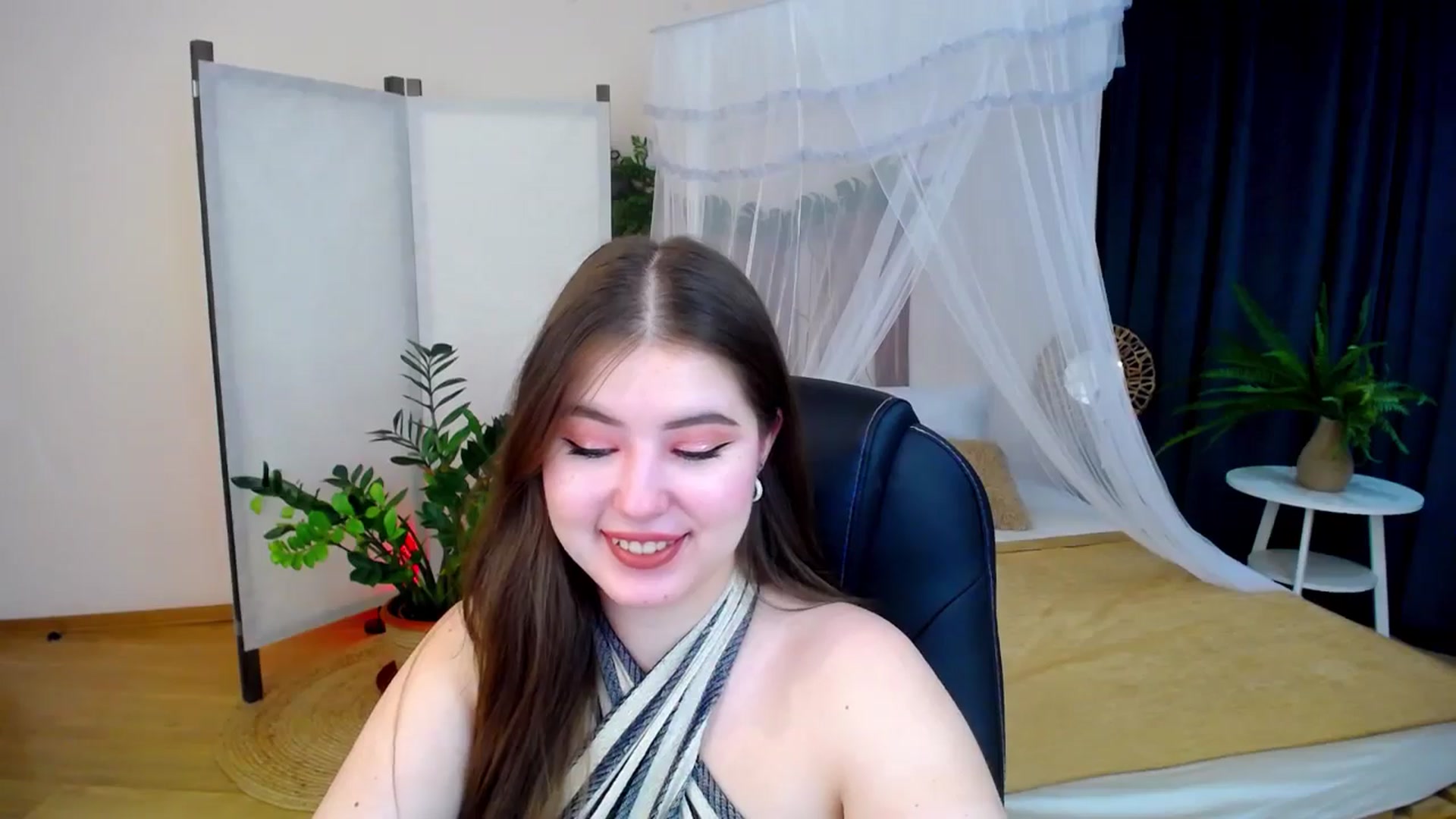 Gallery image thumbnail from AdmireMyEyes's myfreecams stream on, 10/24/2024, 19:46 image 14 of 20