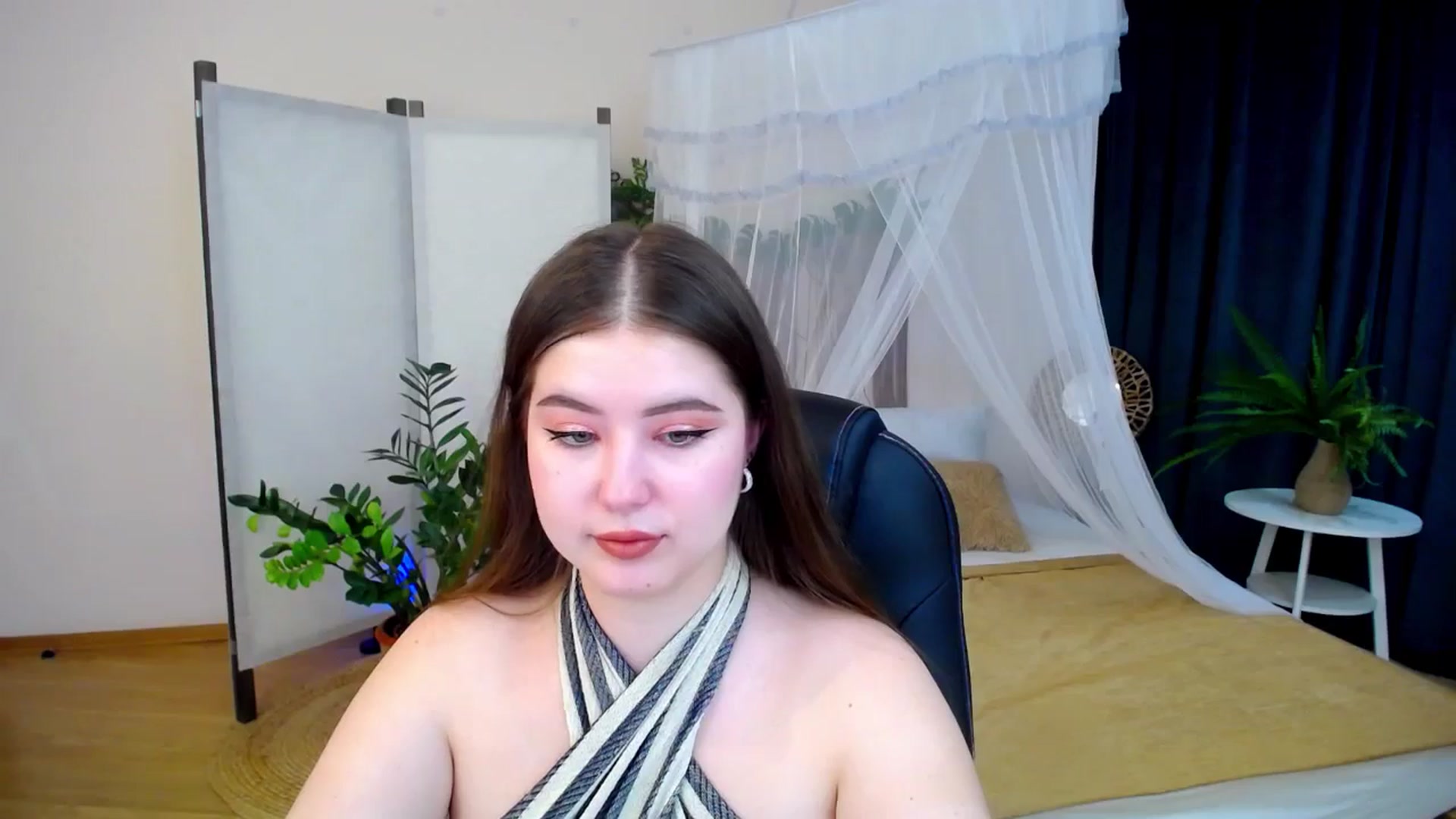Gallery image thumbnail from AdmireMyEyes's myfreecams stream on, 10/24/2024, 19:46 image 2 of 20