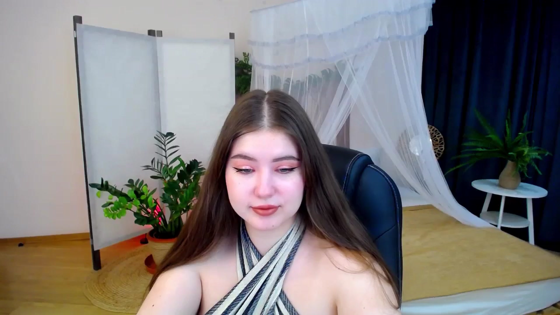Gallery image thumbnail from AdmireMyEyes's myfreecams stream on, 10/24/2024, 19:46 image 4 of 20