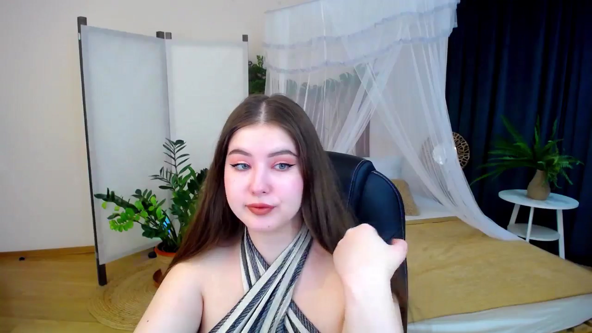 Gallery image thumbnail from AdmireMyEyes's myfreecams stream on, 10/24/2024, 19:46 image 3 of 20