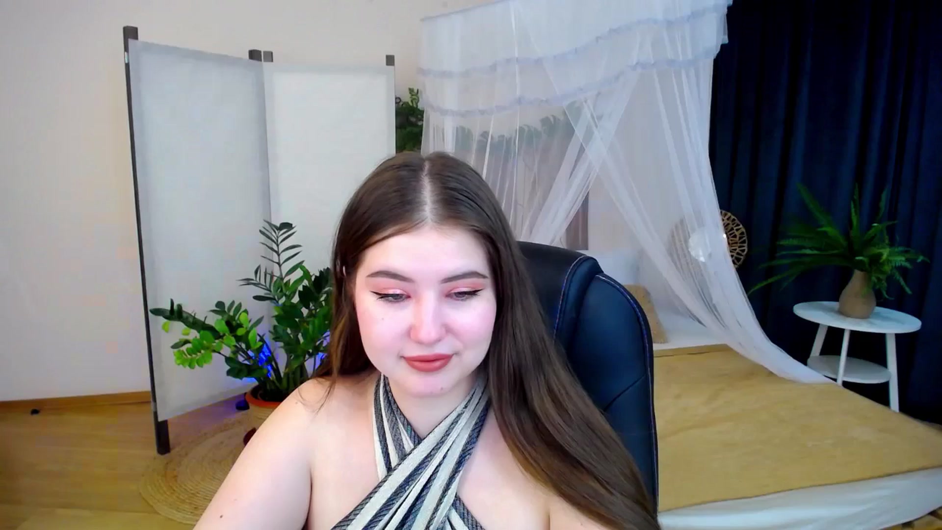 Gallery image thumbnail from AdmireMyEyes's myfreecams stream on, 10/24/2024, 19:46 image 17 of 20