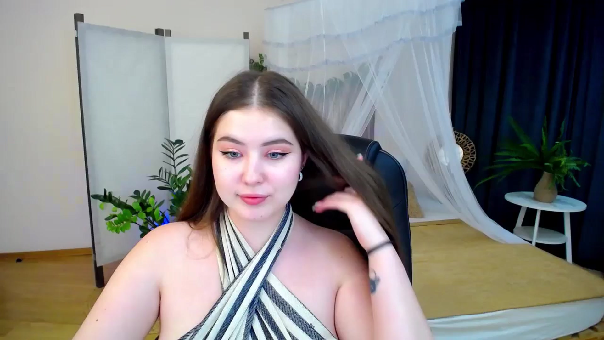 Gallery image thumbnail from AdmireMyEyes's myfreecams stream on, 10/24/2024, 23:47 image 20 of 20