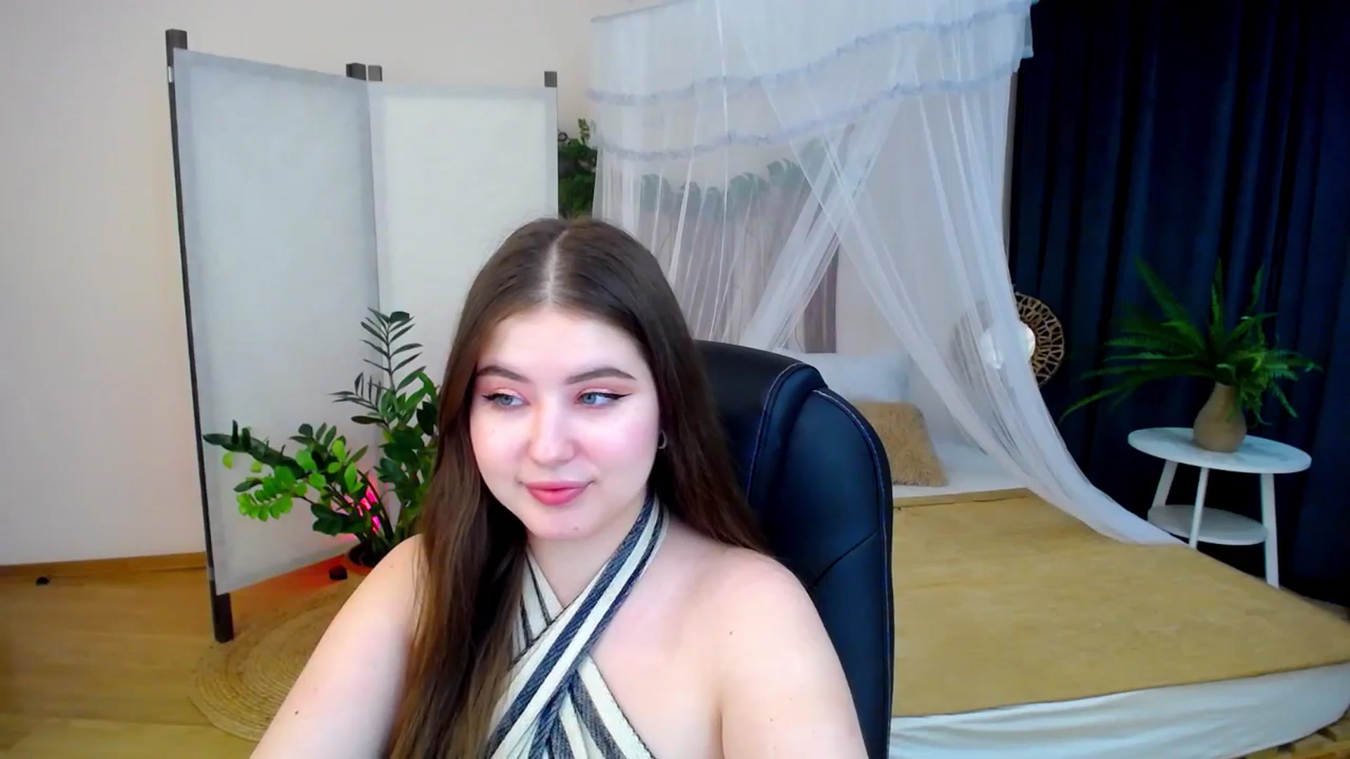 Gallery image thumbnail from AdmireMyEyes's myfreecams stream on, 10/24/2024, 23:47 image 2 of 20