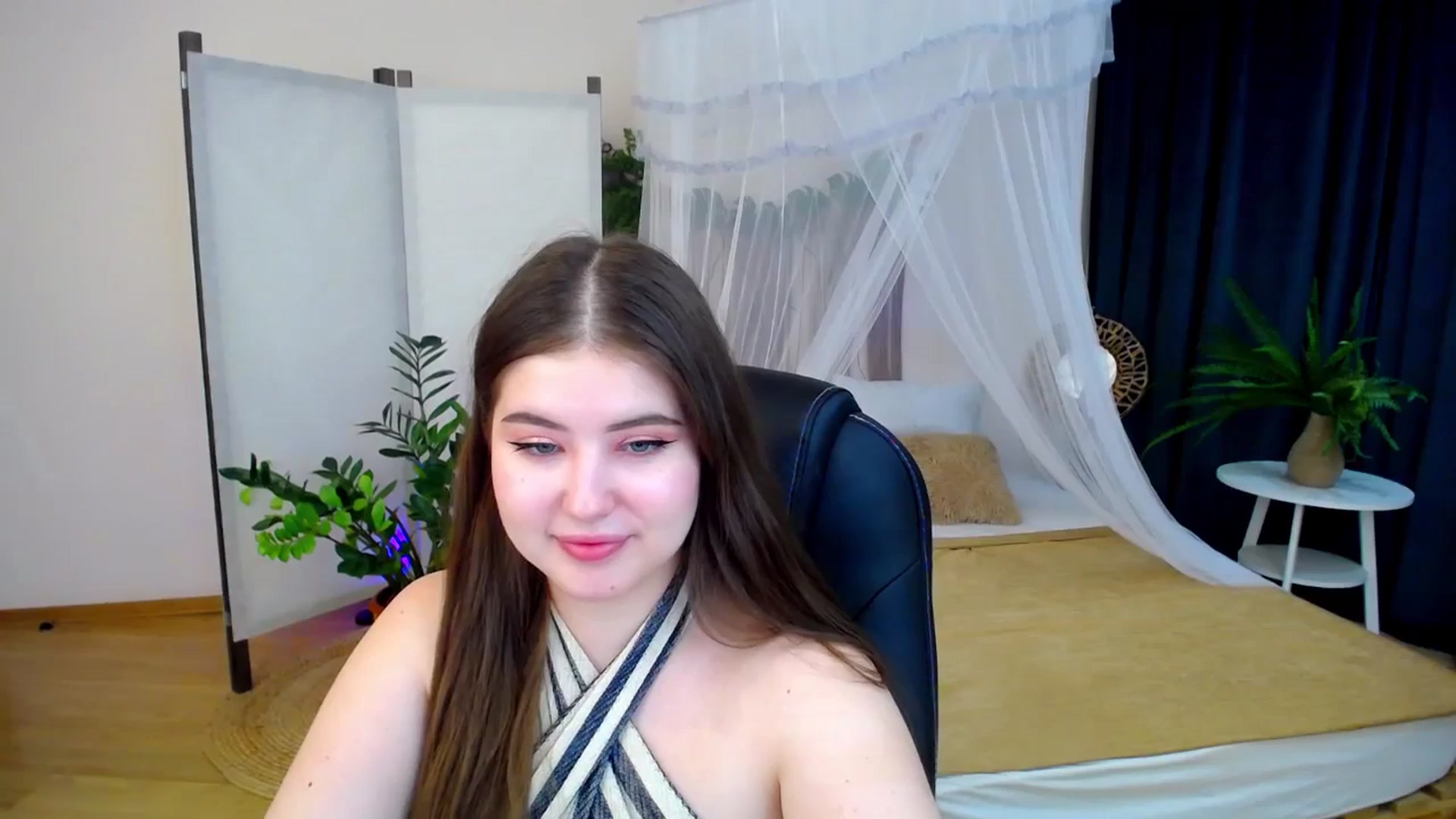 Gallery image thumbnail from AdmireMyEyes's myfreecams stream on, 10/24/2024, 23:47 image 6 of 20
