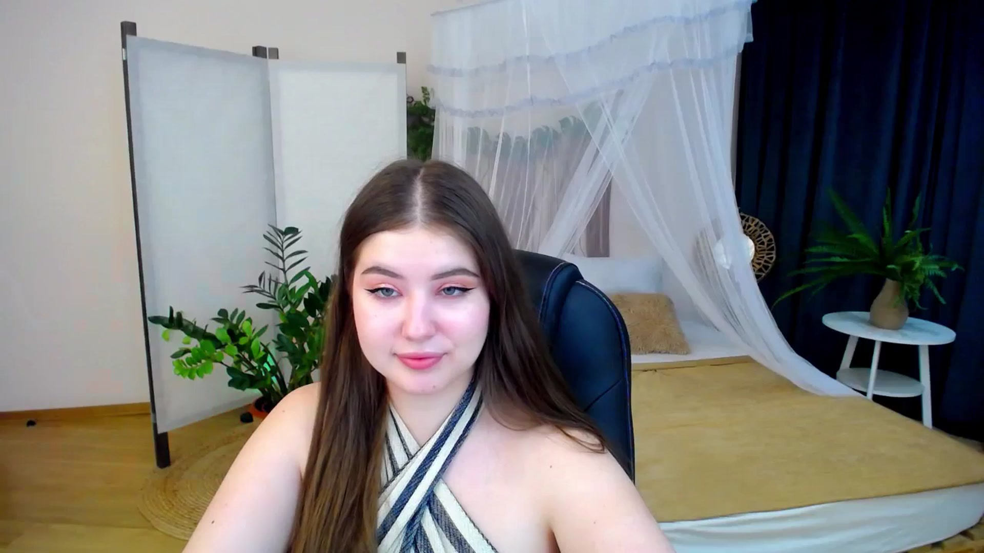 Gallery image thumbnail from AdmireMyEyes's myfreecams stream on, 10/24/2024, 23:47 image 5 of 20