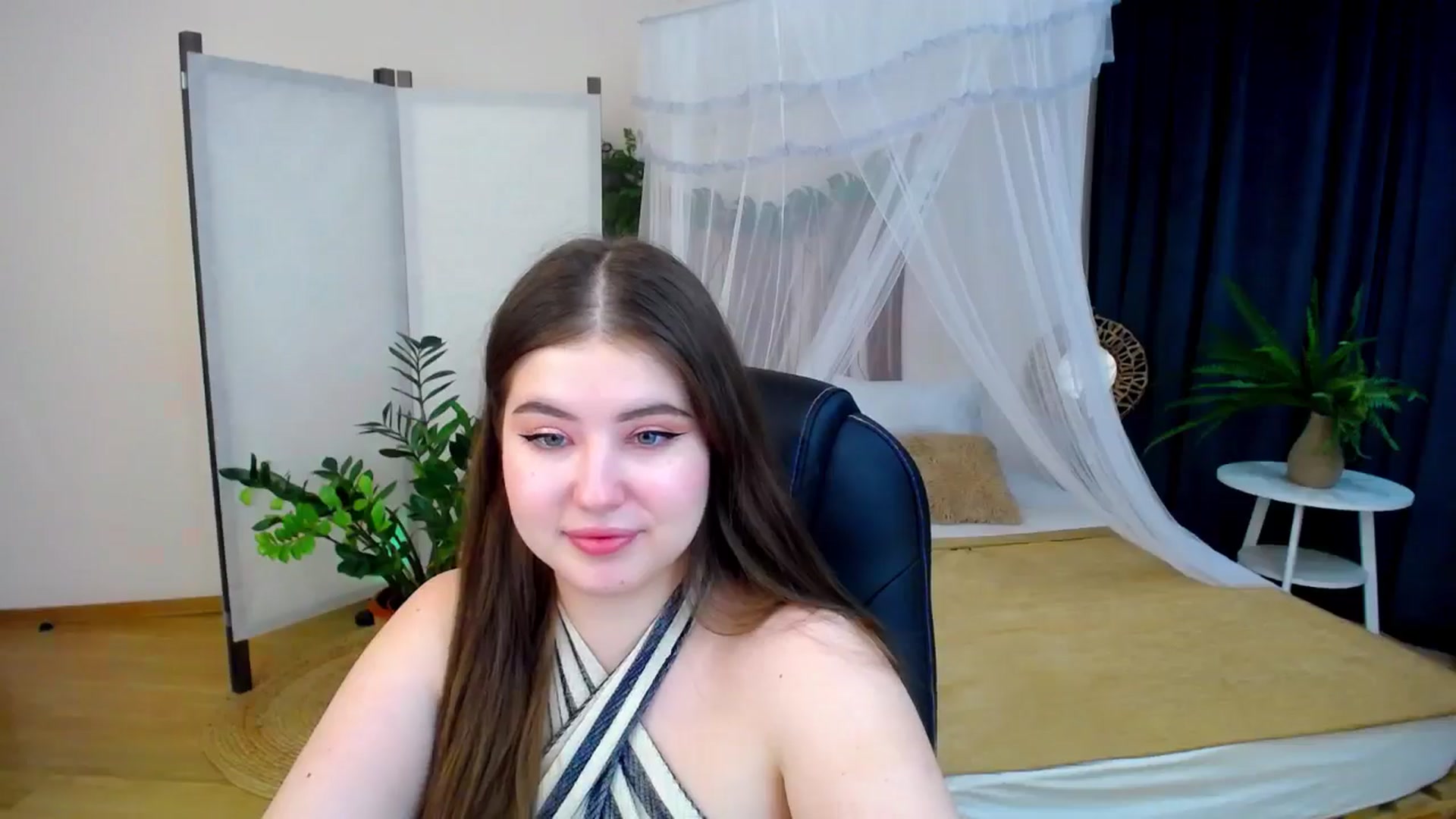Gallery image thumbnail from AdmireMyEyes's myfreecams stream on, 10/24/2024, 23:47 image 7 of 20