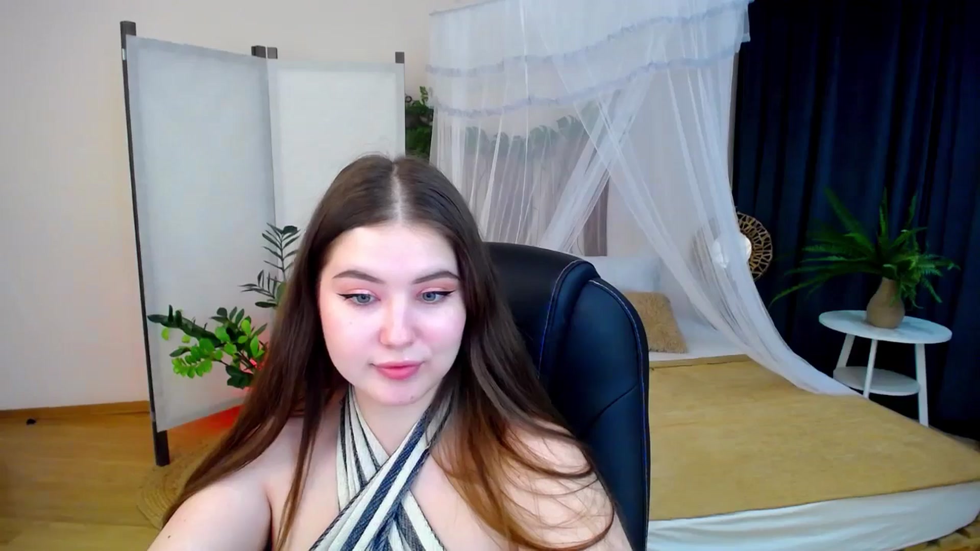 Gallery image thumbnail from AdmireMyEyes's myfreecams stream on, 10/24/2024, 23:47 image 17 of 20