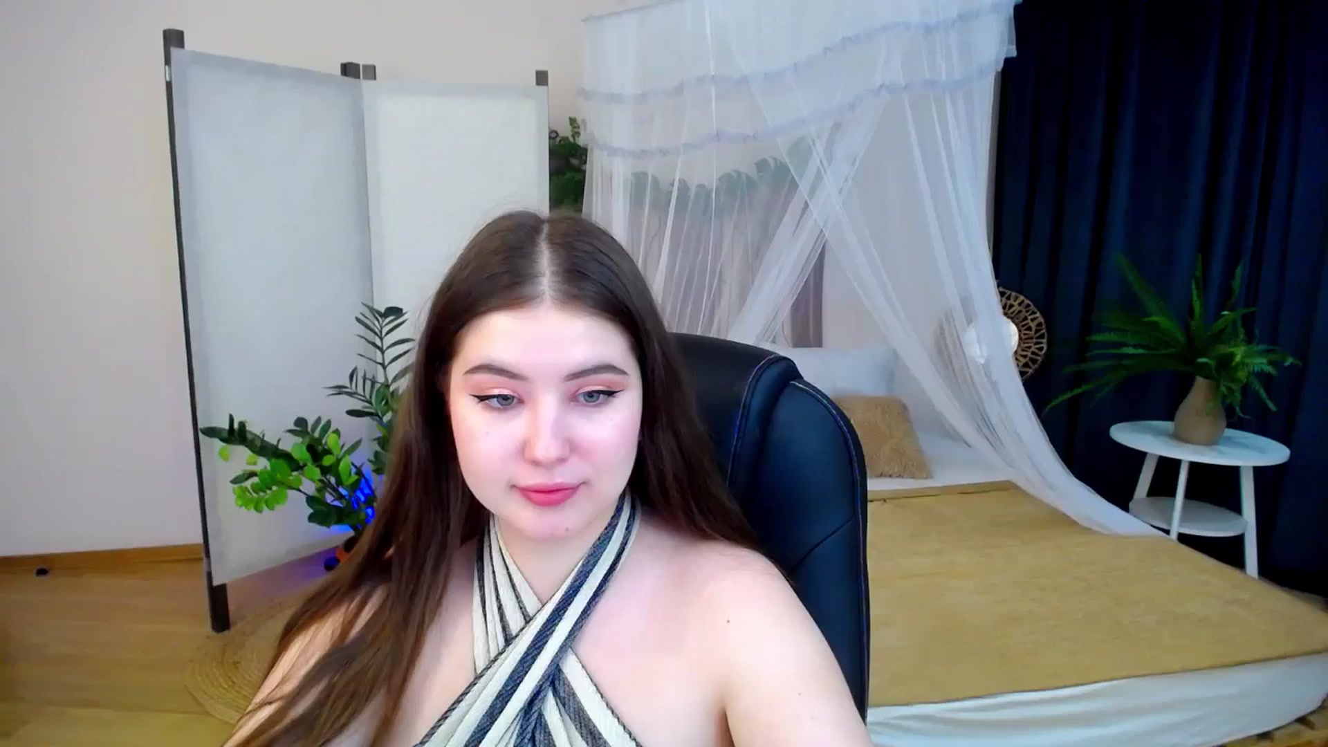 Gallery image thumbnail from AdmireMyEyes's myfreecams stream on, 10/24/2024, 23:47 image 1 of 20