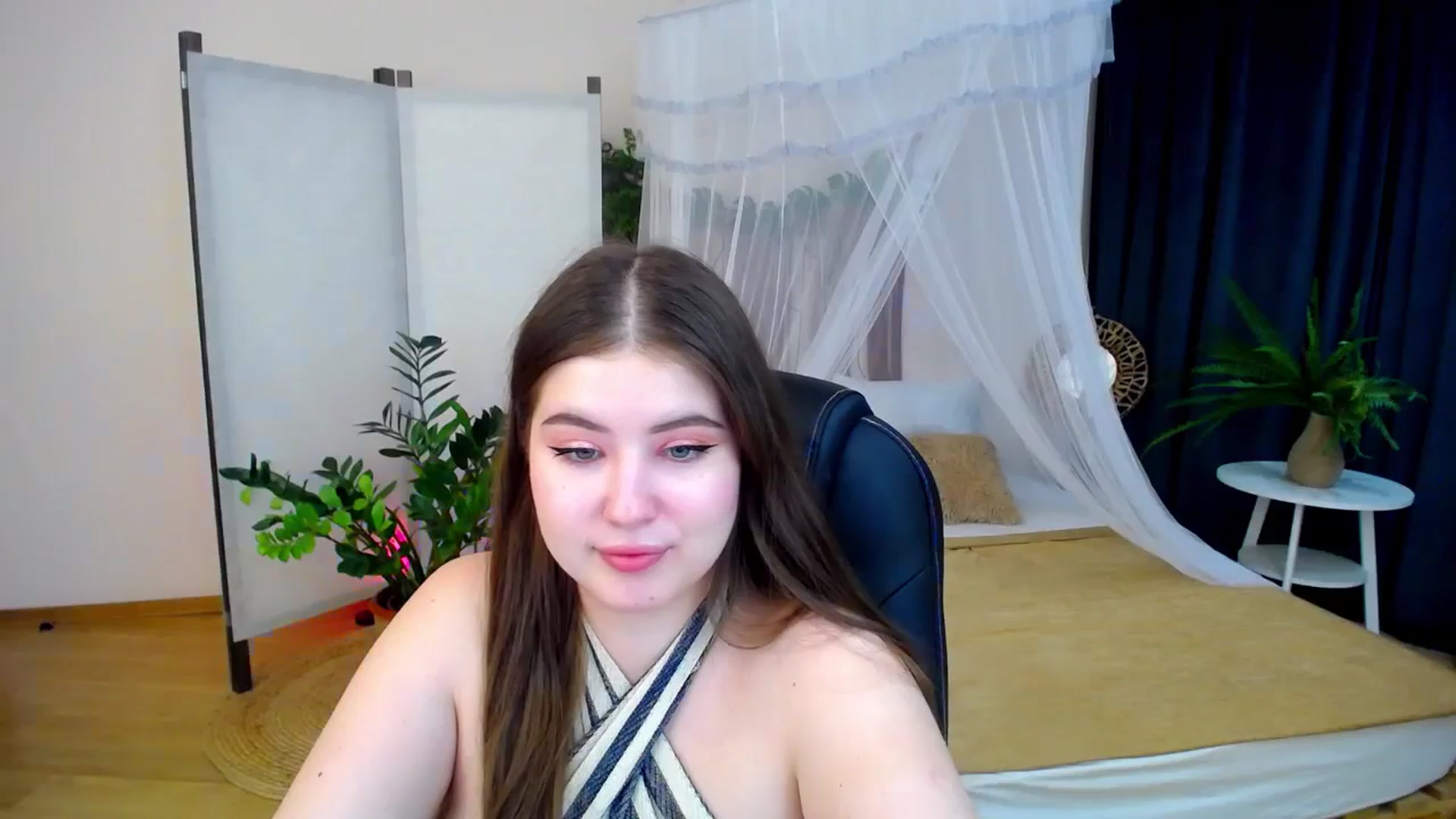 Gallery image thumbnail from AdmireMyEyes's myfreecams stream on, 10/24/2024, 23:47 image 8 of 20