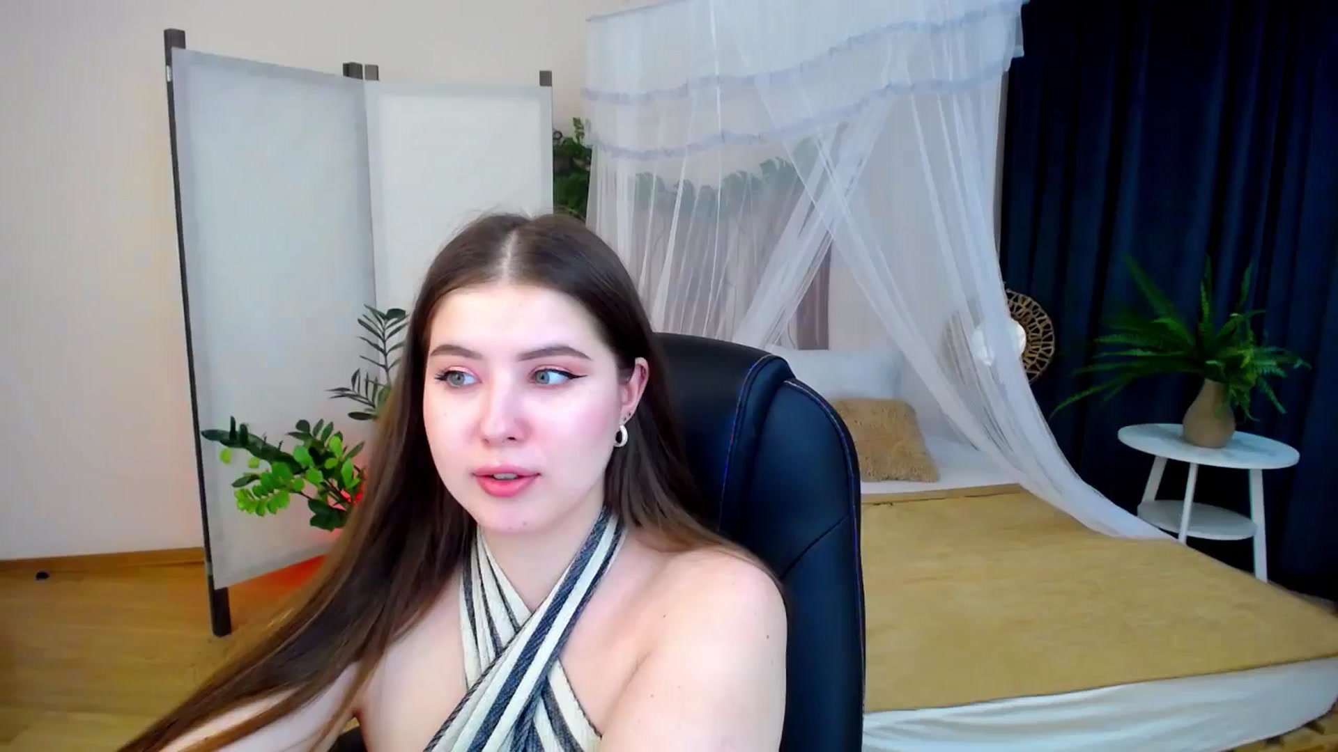 Gallery image thumbnail from AdmireMyEyes's myfreecams stream on, 10/24/2024, 23:47 image 11 of 20
