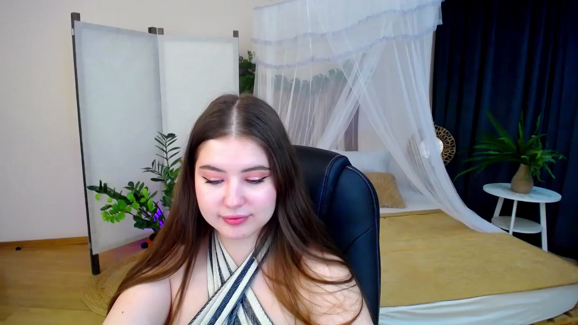 Gallery image thumbnail from AdmireMyEyes's myfreecams stream on, 10/24/2024, 23:47 image 19 of 20