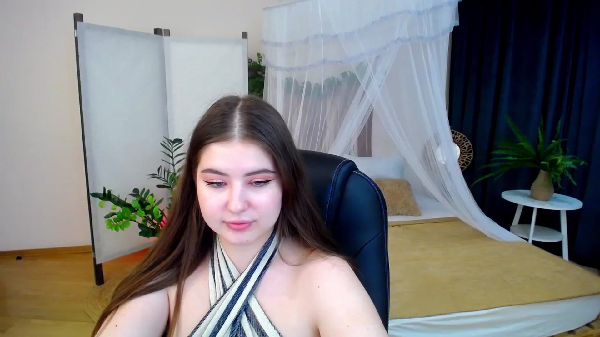 Gallery image thumbnail from AdmireMyEyes's myfreecams stream on, 10/24/2024, 23:47 image 13 of 20