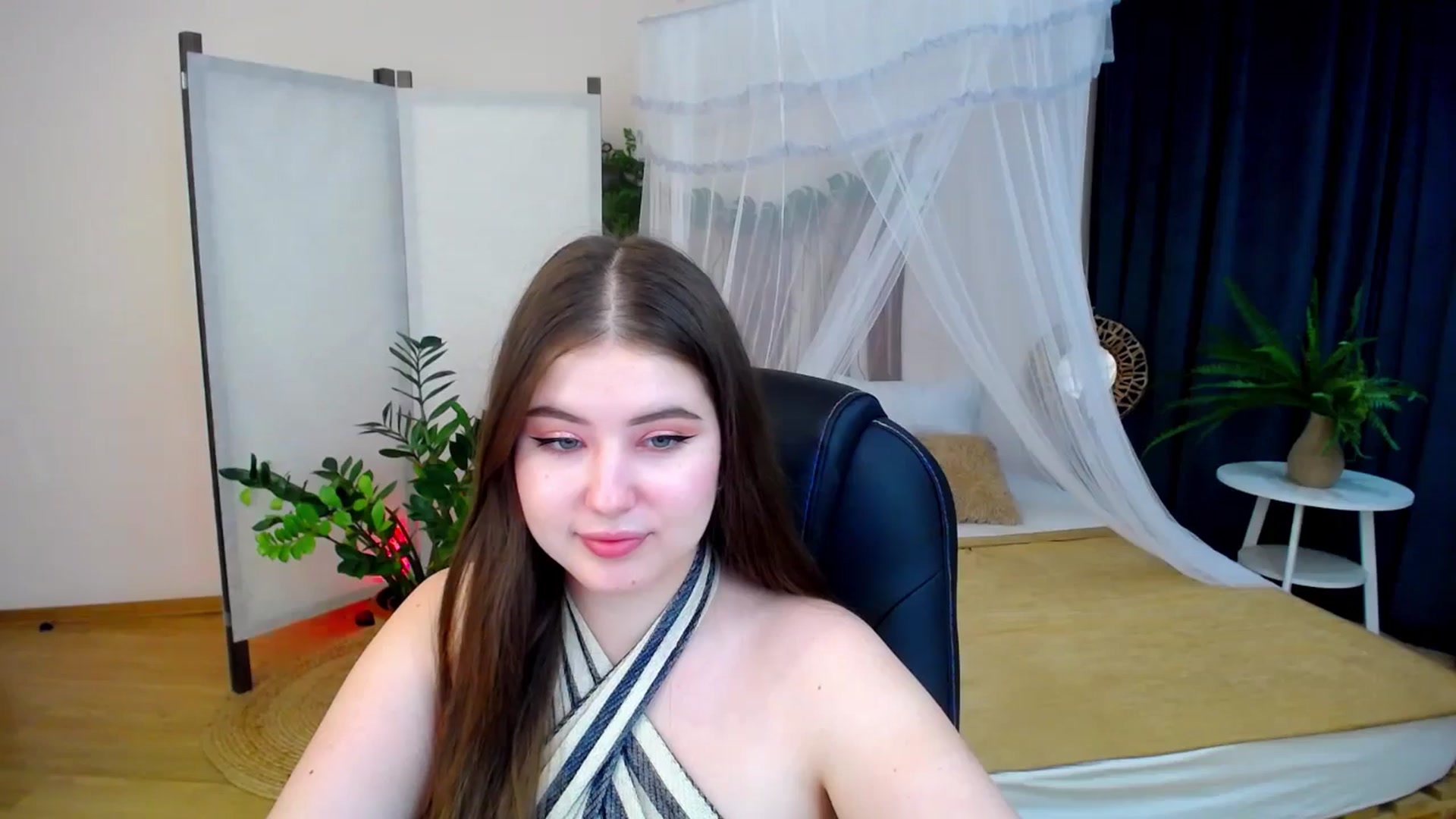 Gallery image thumbnail from AdmireMyEyes's myfreecams stream on, 10/24/2024, 23:47 image 4 of 20