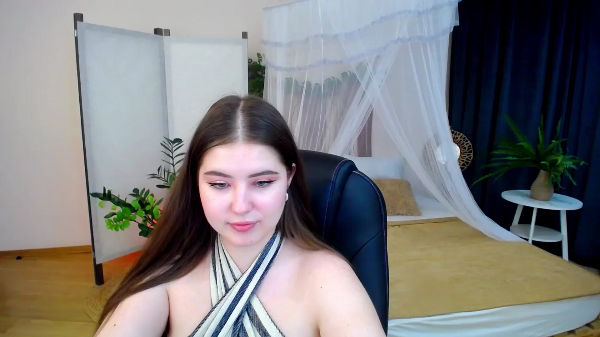 Gallery image thumbnail from AdmireMyEyes's myfreecams stream on, 10/24/2024, 23:47 image 12 of 20
