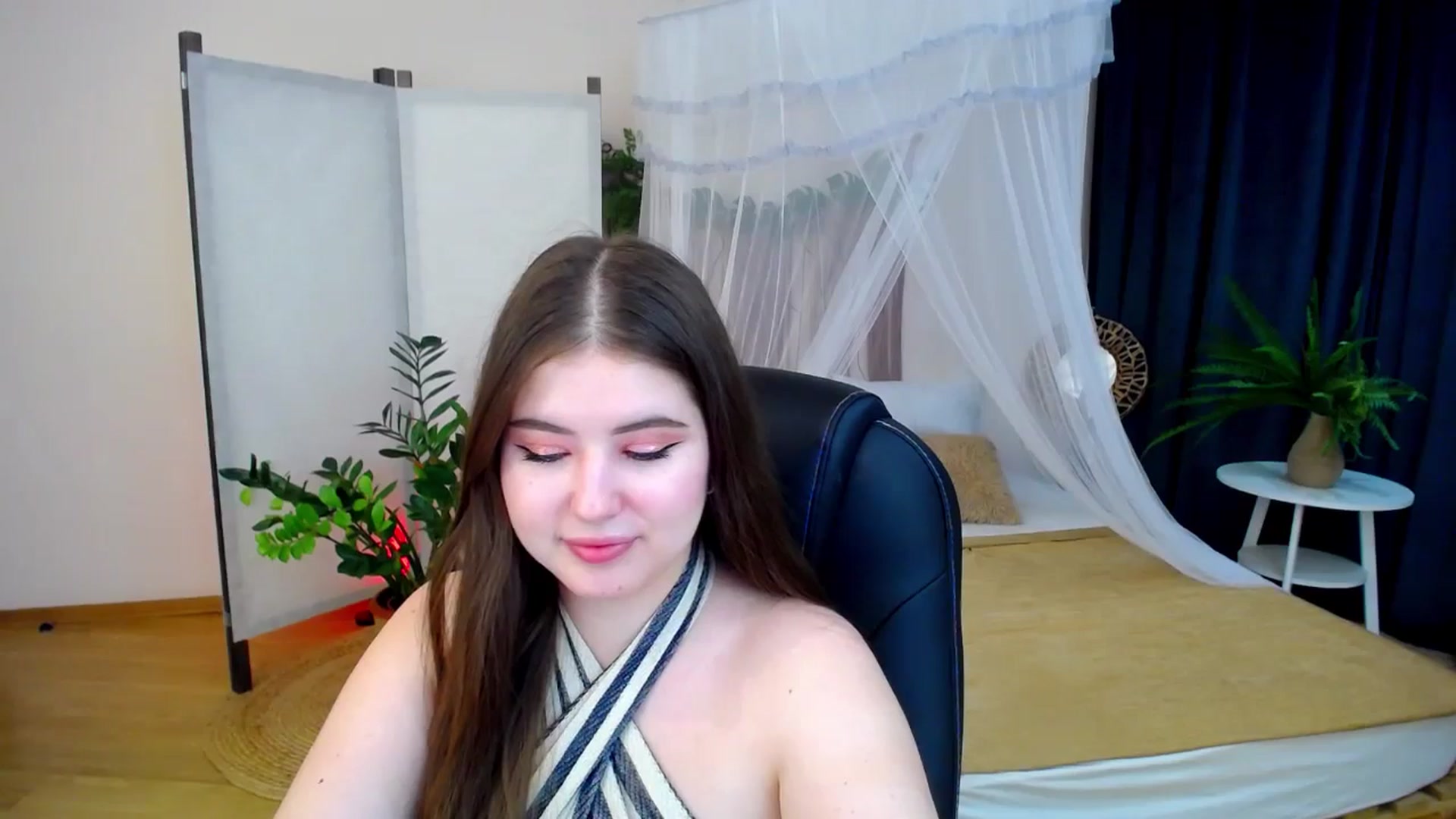 Gallery image thumbnail from AdmireMyEyes's myfreecams stream on, 10/24/2024, 23:47 image 3 of 20