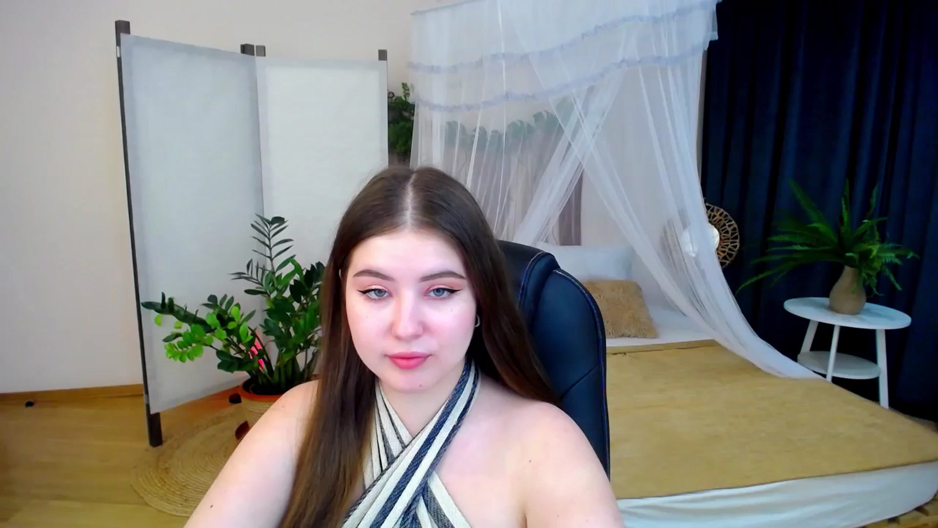 Gallery image thumbnail from AdmireMyEyes's myfreecams stream on, 10/25/2024, 24:33 image 1 of 20