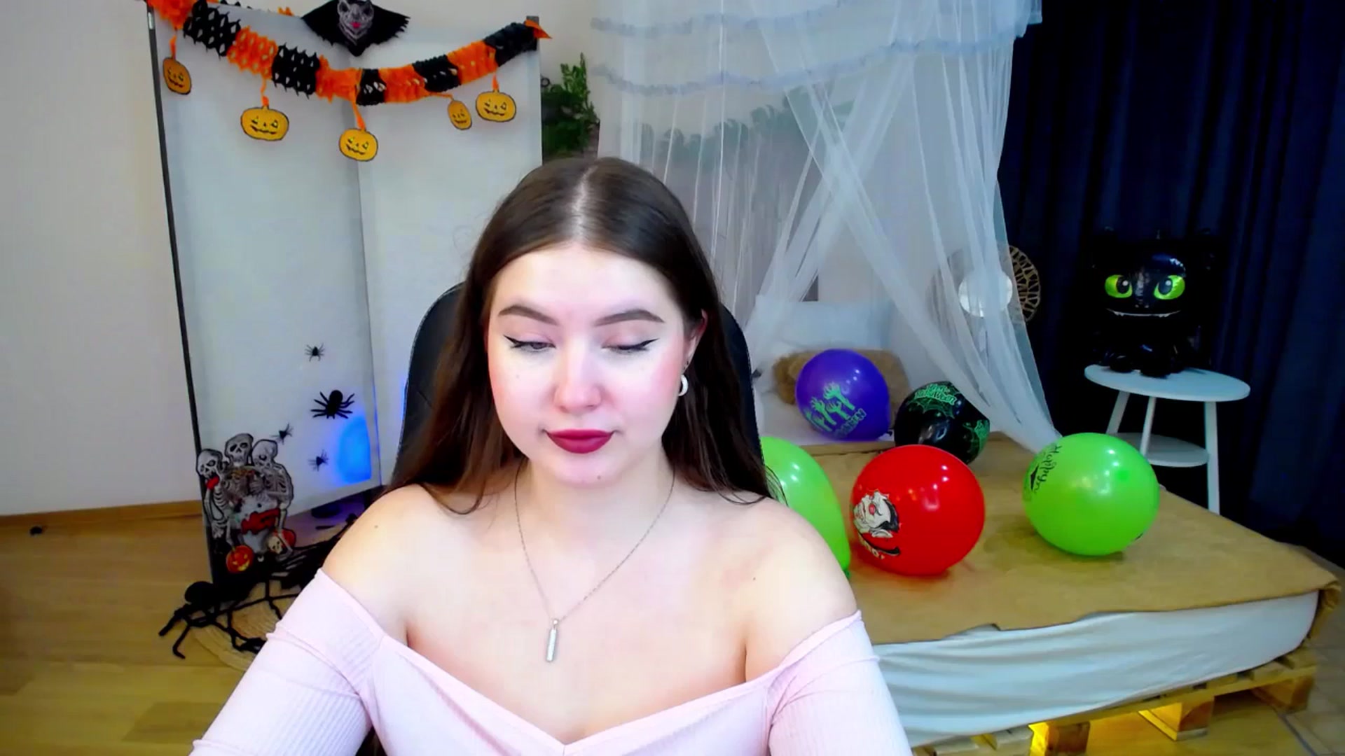 Gallery image thumbnail from AdmireMyEyes's myfreecams stream on, 10/25/2024, 19:47 image 11 of 20
