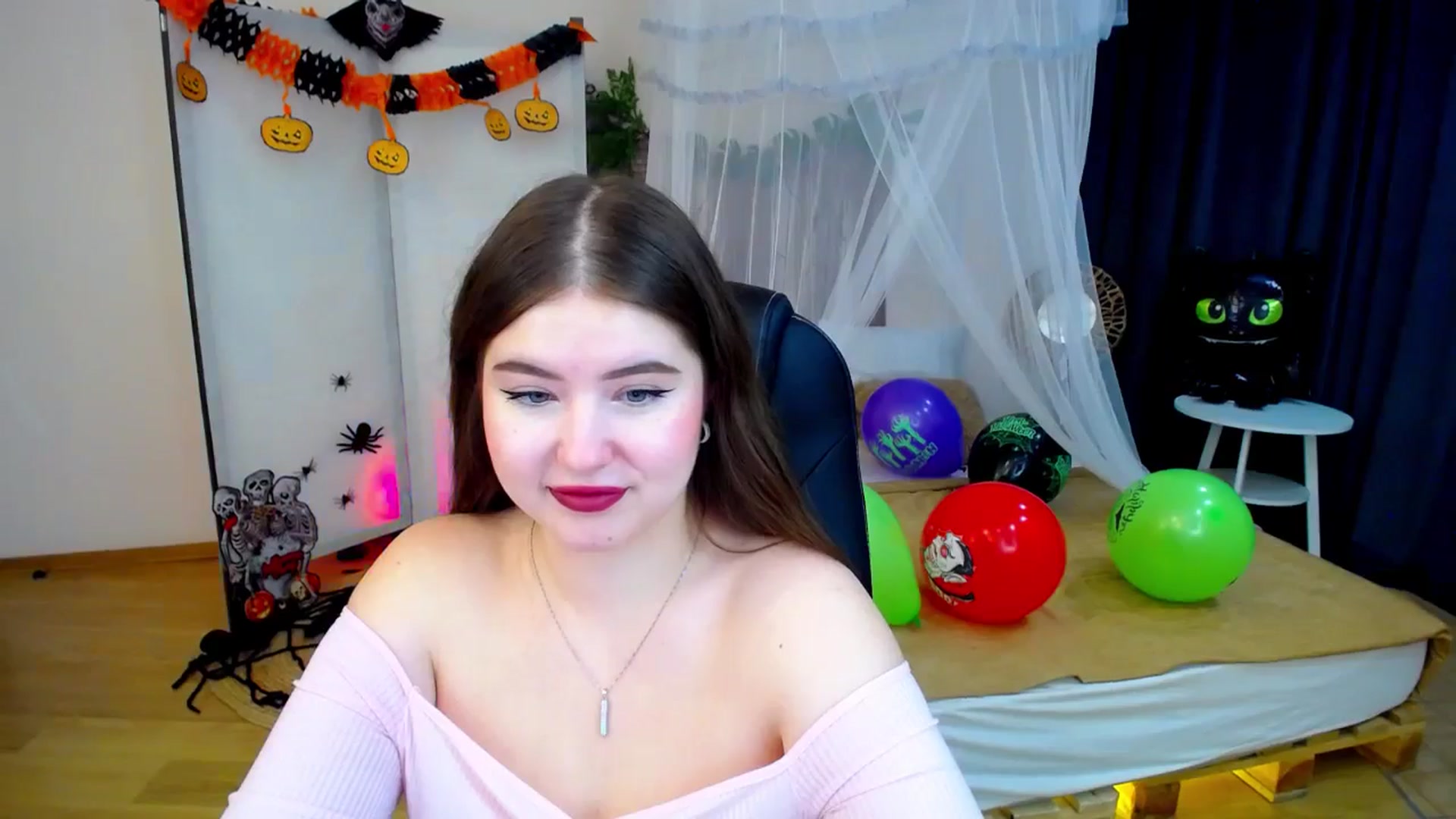 Gallery image thumbnail from AdmireMyEyes's myfreecams stream on, 10/25/2024, 19:47 image 14 of 20