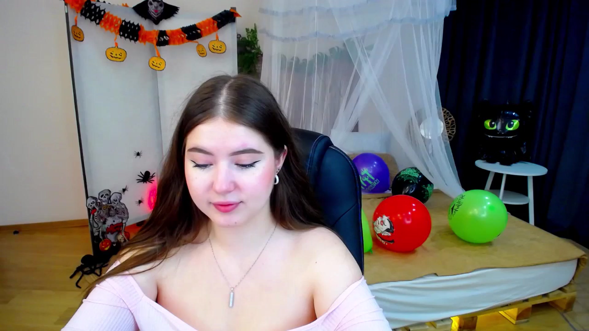 Gallery image thumbnail from AdmireMyEyes's myfreecams stream on, 10/25/2024, 19:47 image 4 of 20