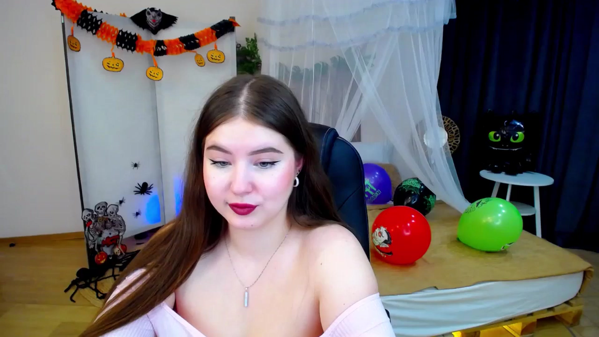 Gallery image thumbnail from AdmireMyEyes's myfreecams stream on, 10/25/2024, 19:47 image 20 of 20