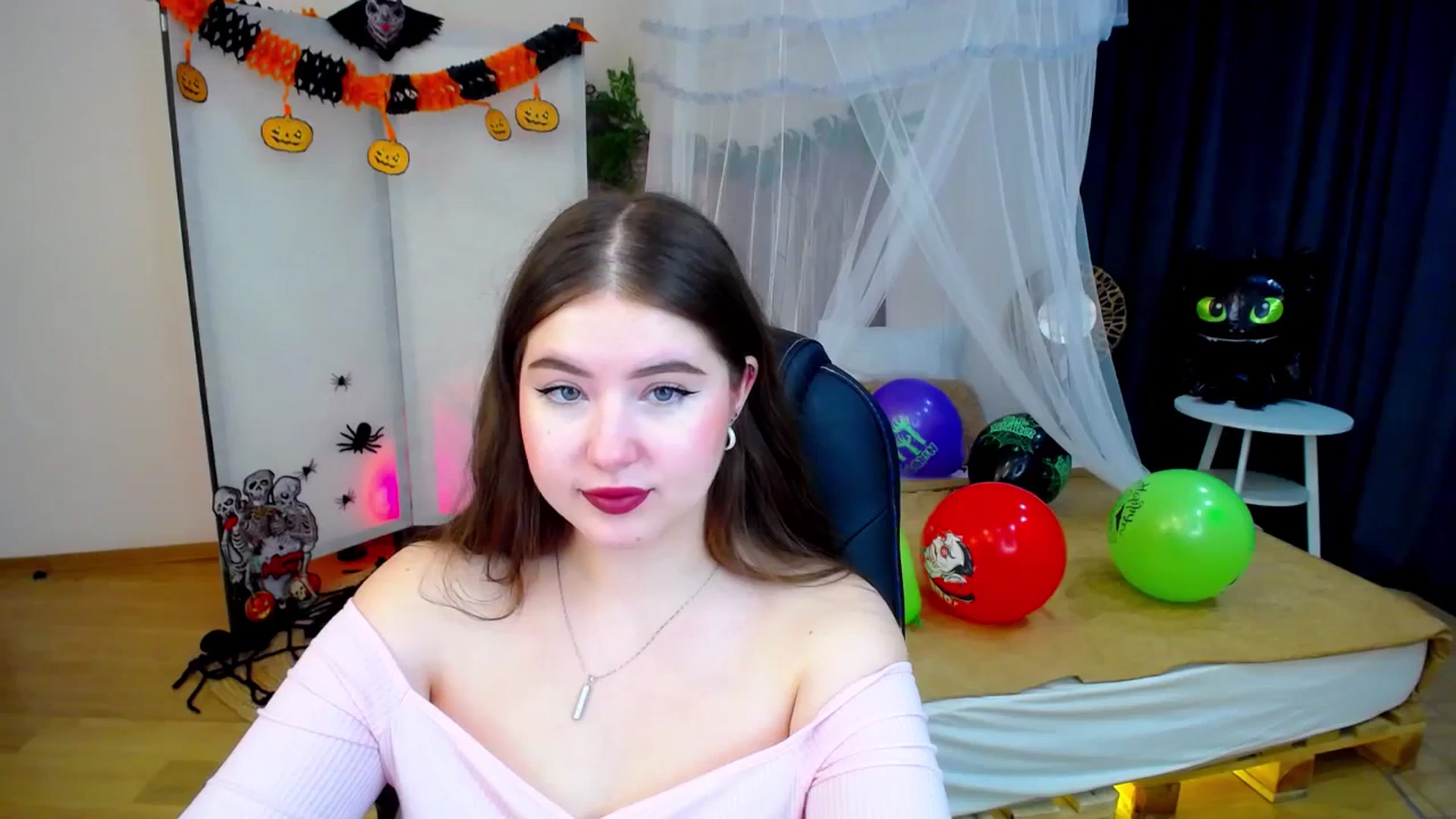 Gallery image thumbnail from AdmireMyEyes's myfreecams stream on, 10/25/2024, 19:47 image 8 of 20