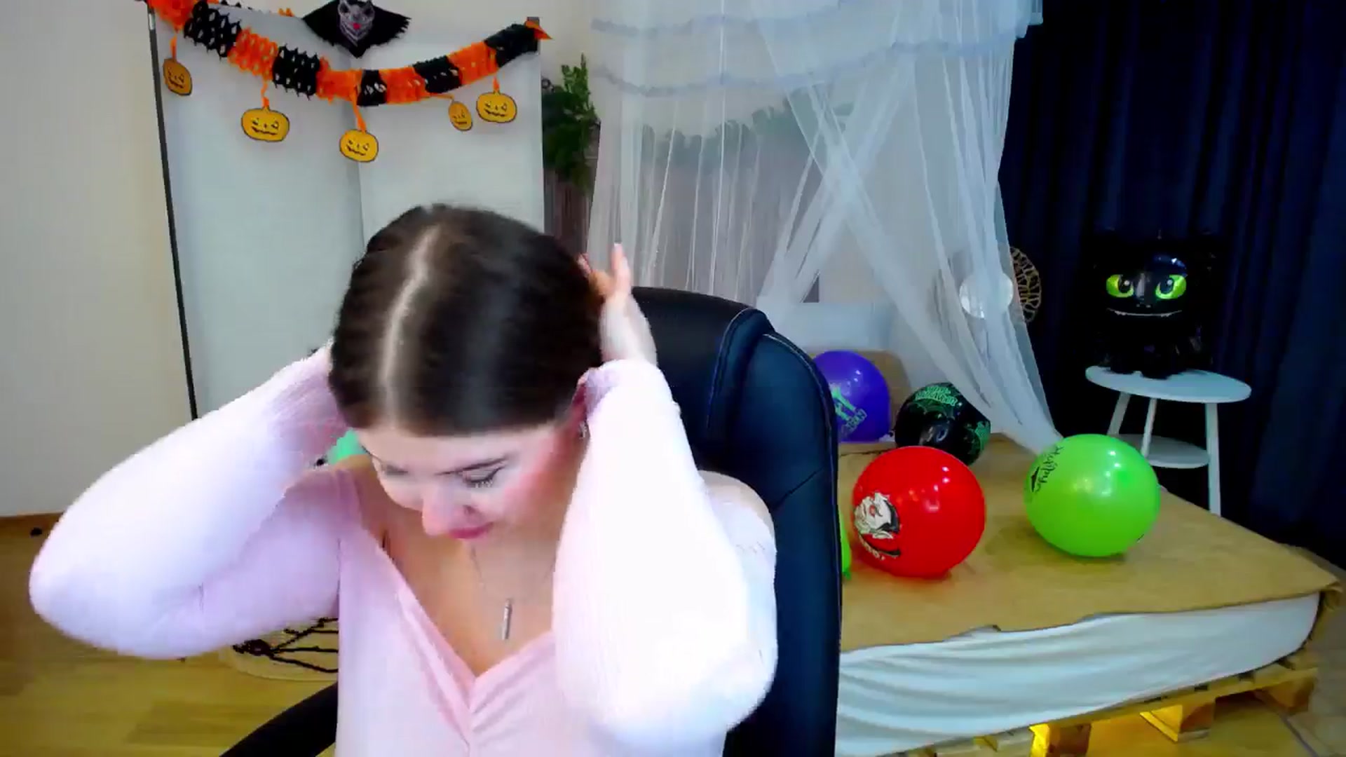 Gallery image thumbnail from AdmireMyEyes's myfreecams stream on, 10/25/2024, 19:47 image 6 of 20