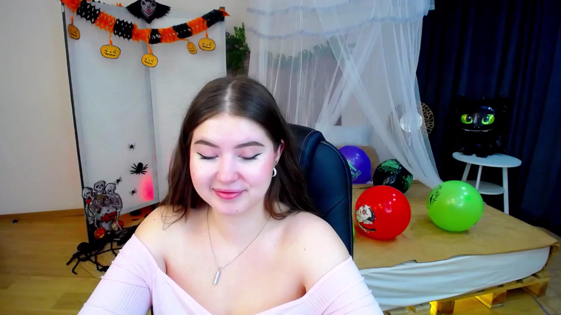 Gallery image thumbnail from AdmireMyEyes's myfreecams stream on, 10/25/2024, 19:47 image 7 of 20