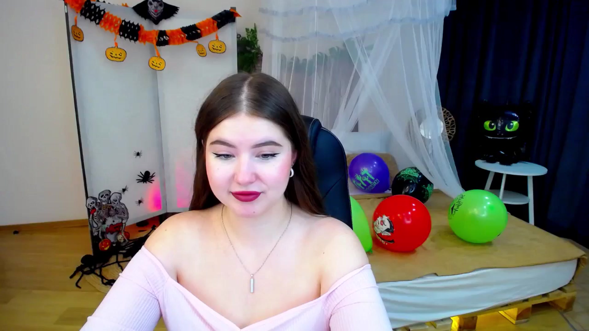 Gallery image thumbnail from AdmireMyEyes's myfreecams stream on, 10/25/2024, 19:47 image 13 of 20