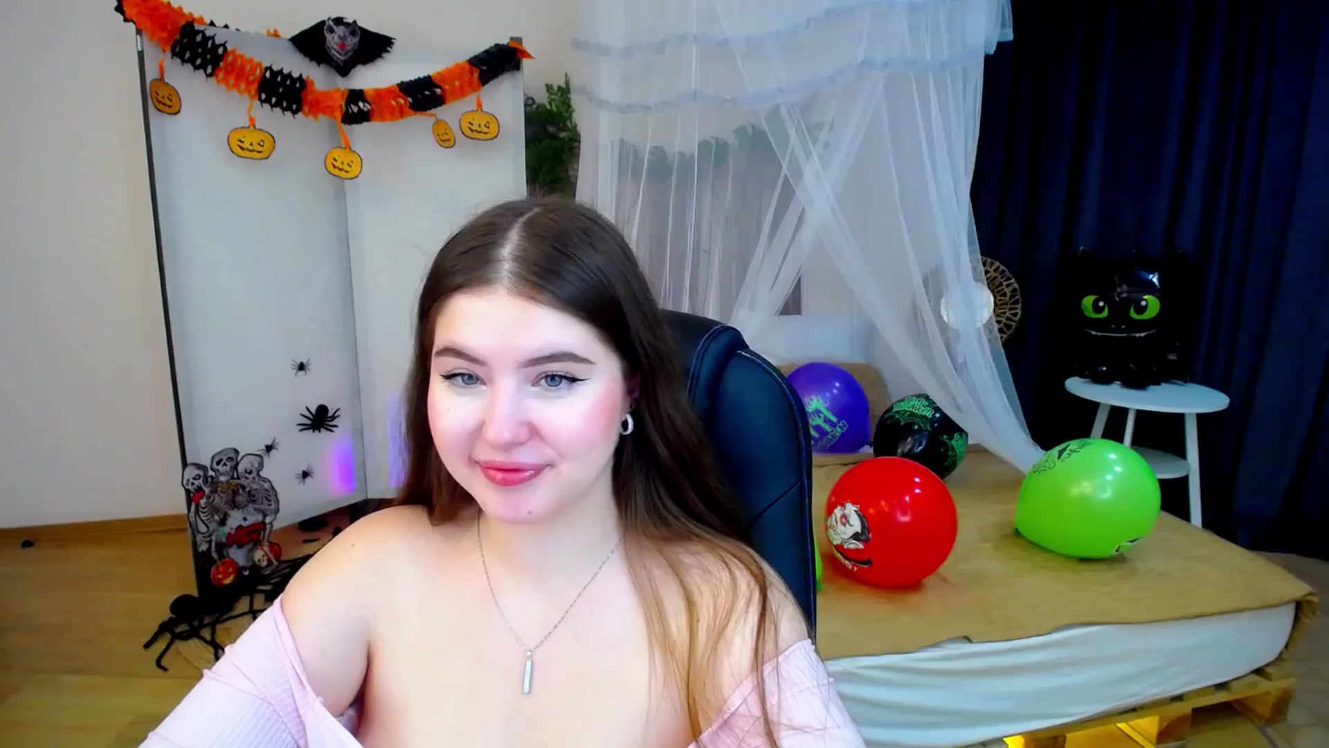 Gallery image thumbnail from AdmireMyEyes's myfreecams stream on, 10/25/2024, 21:38 image 2 of 20