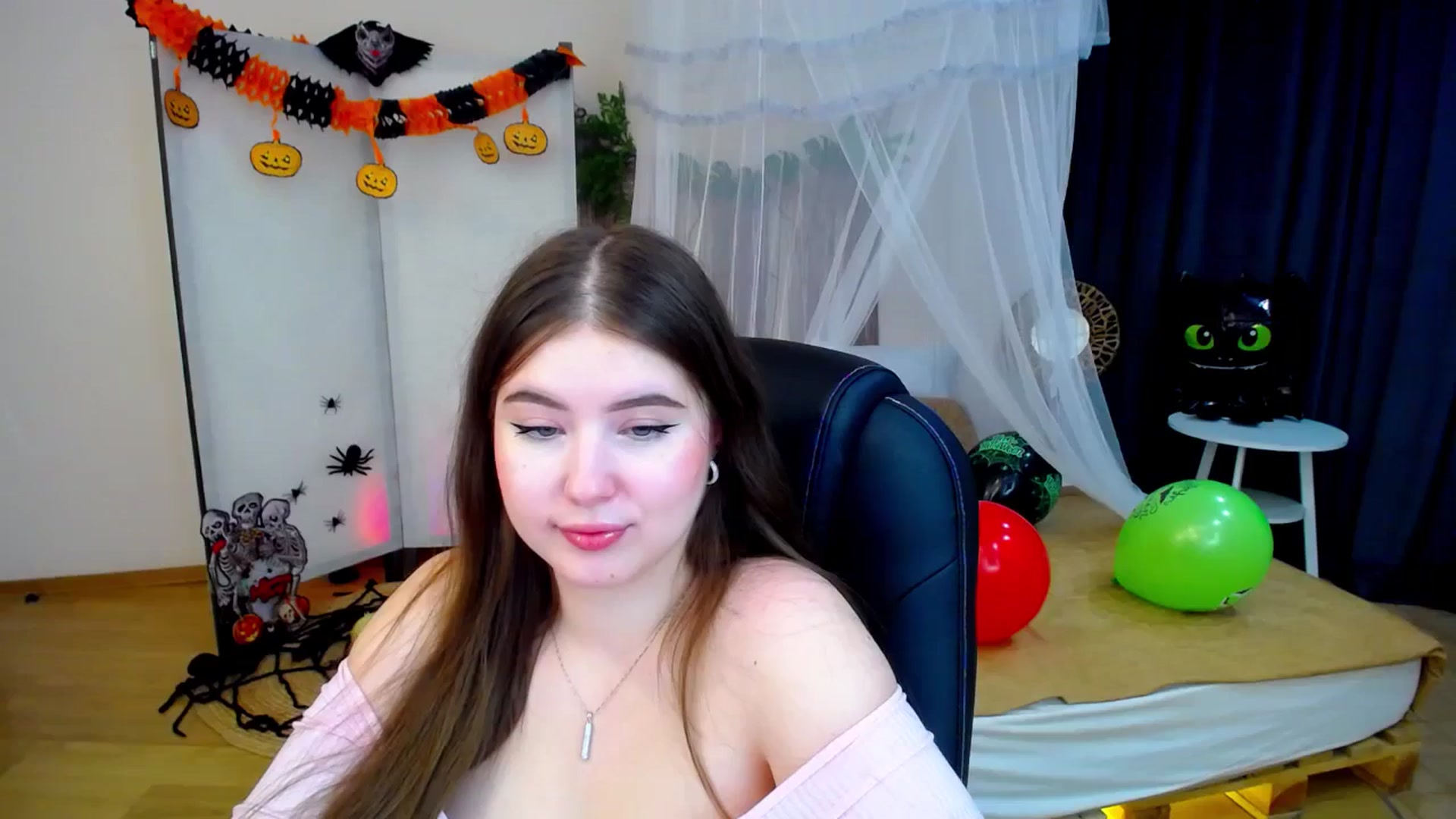 Gallery image thumbnail from AdmireMyEyes's myfreecams stream on, 10/25/2024, 21:38 image 8 of 20