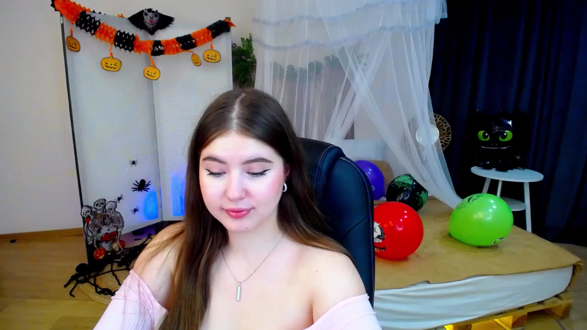 Gallery image thumbnail from AdmireMyEyes's myfreecams stream on, 10/25/2024, 21:38 image 6 of 20