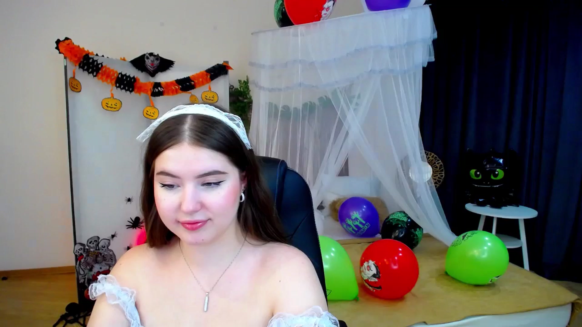 Gallery image thumbnail from AdmireMyEyes's myfreecams stream on, 10/25/2024, 21:38 image 16 of 20