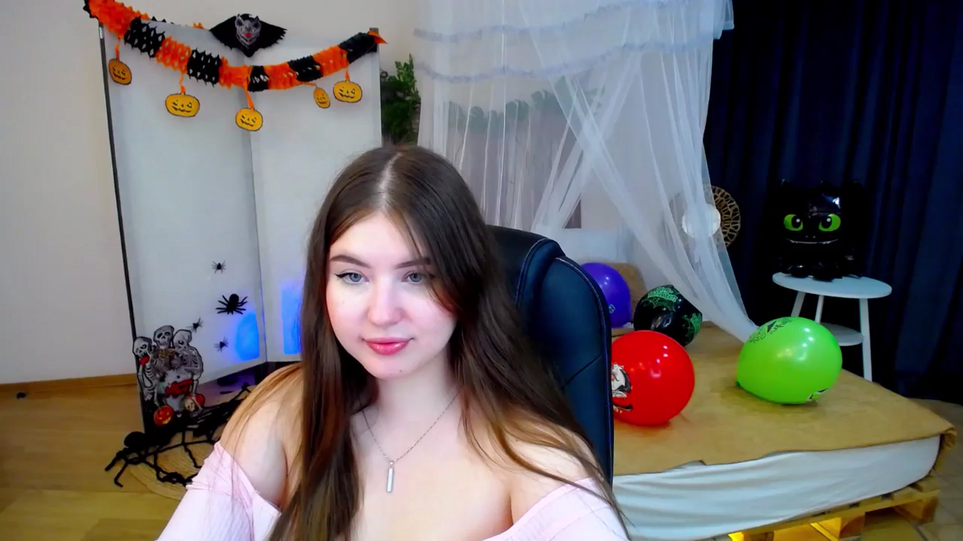 Gallery image thumbnail from AdmireMyEyes's myfreecams stream on, 10/25/2024, 21:38 image 7 of 20
