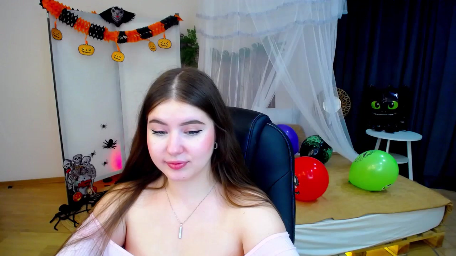 Gallery image thumbnail from AdmireMyEyes's myfreecams stream on, 10/25/2024, 21:38 image 4 of 20