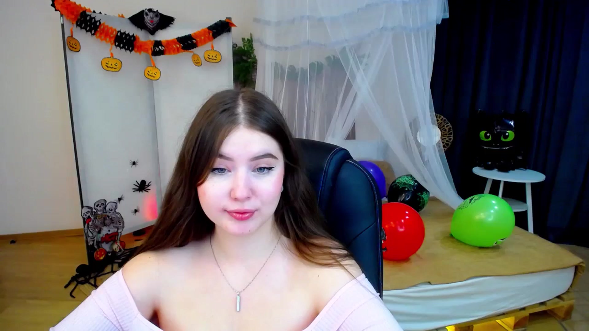 Gallery image thumbnail from AdmireMyEyes's myfreecams stream on, 10/25/2024, 21:38 image 3 of 20